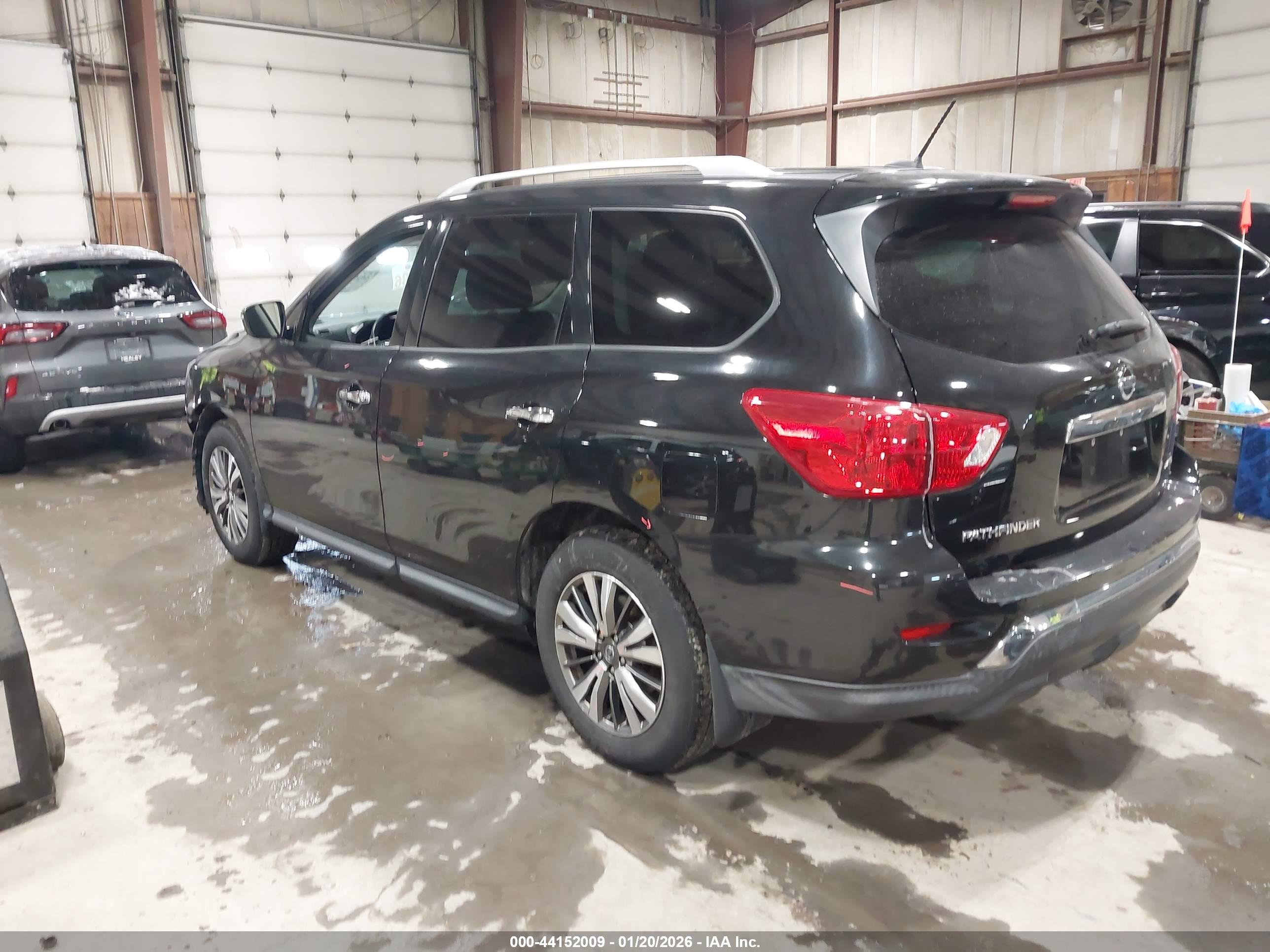 NISSAN PATHFINDER image 3