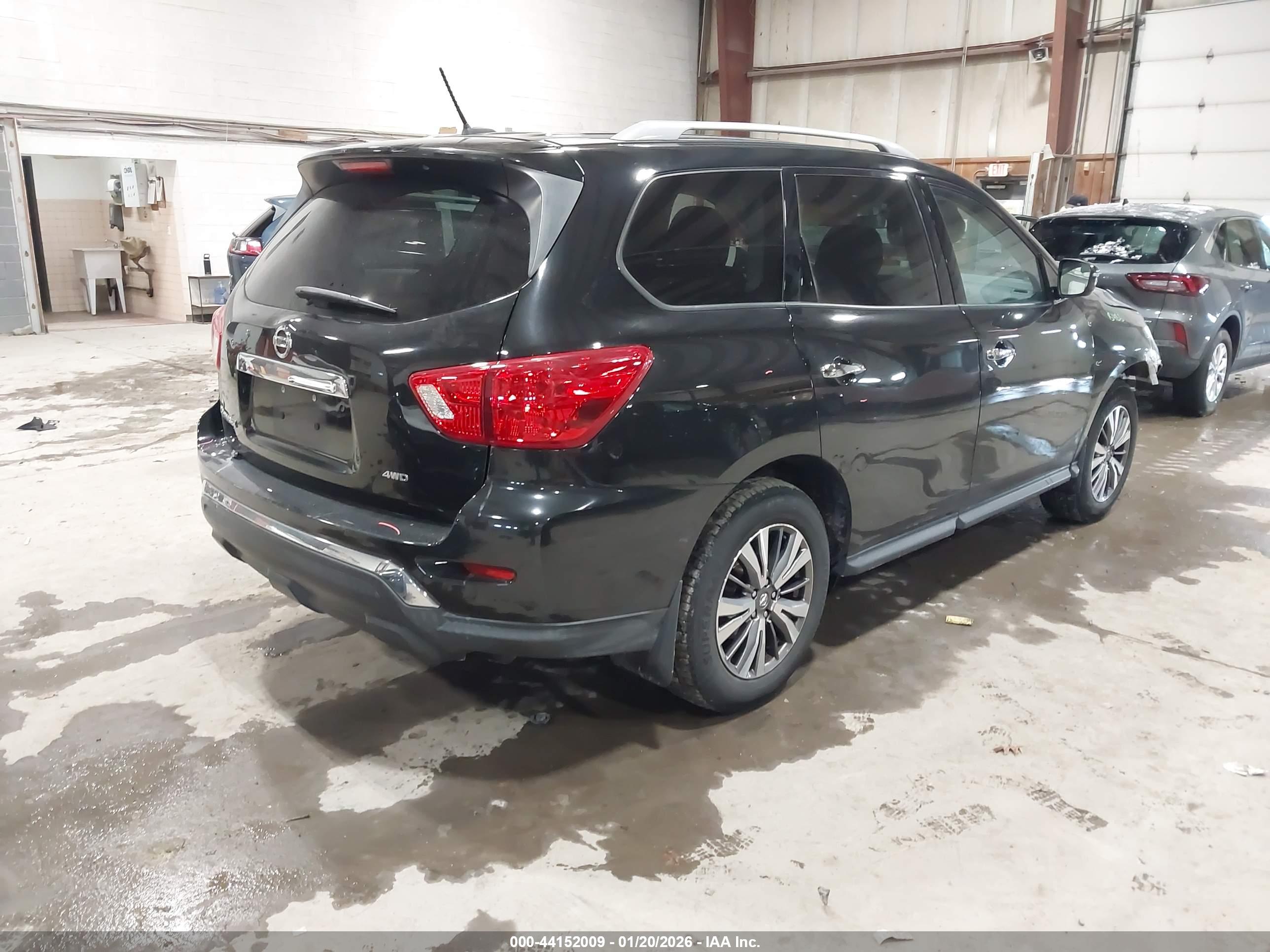 NISSAN PATHFINDER image 4