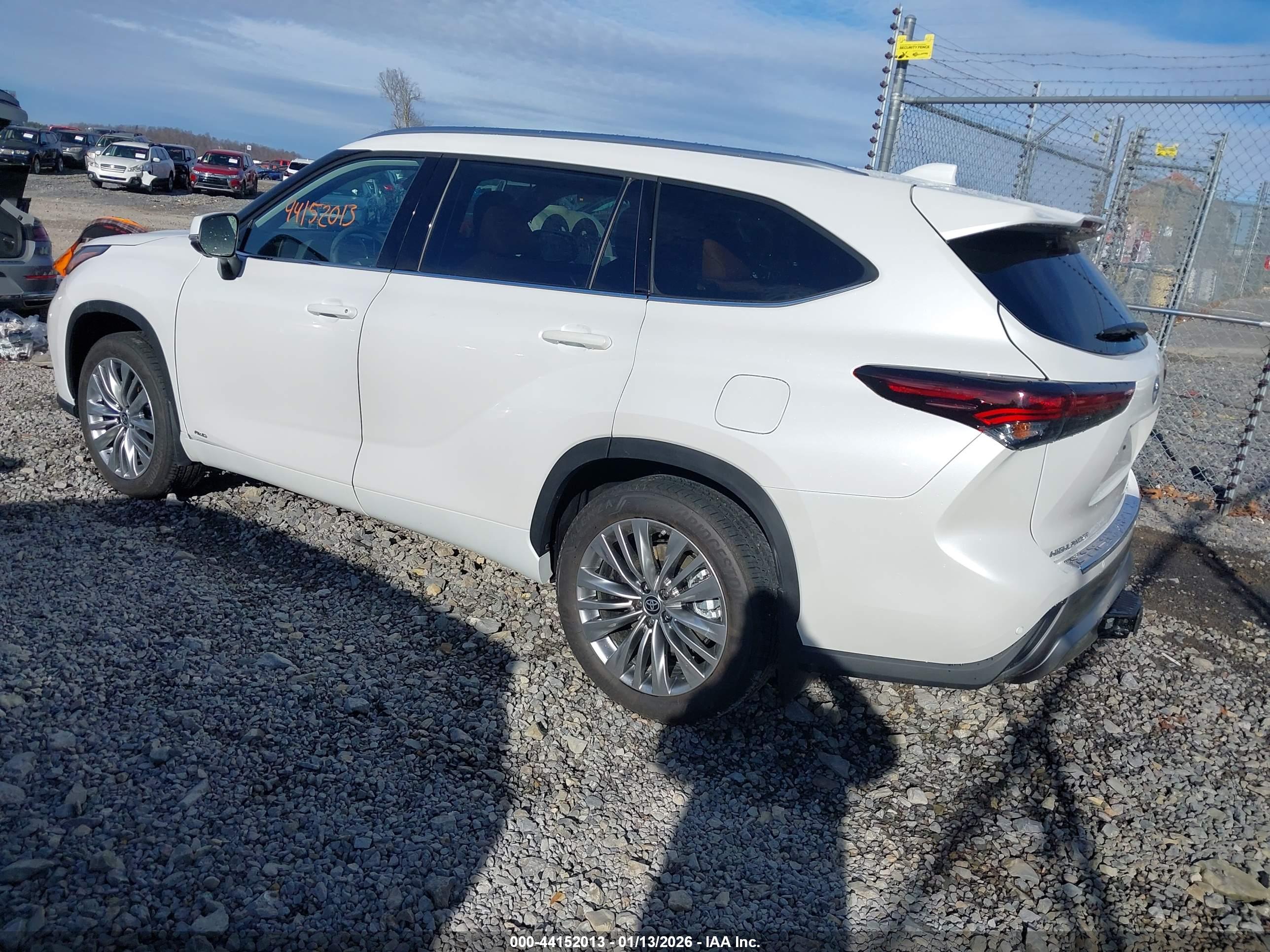 TOYOTA HIGHLANDER image 3