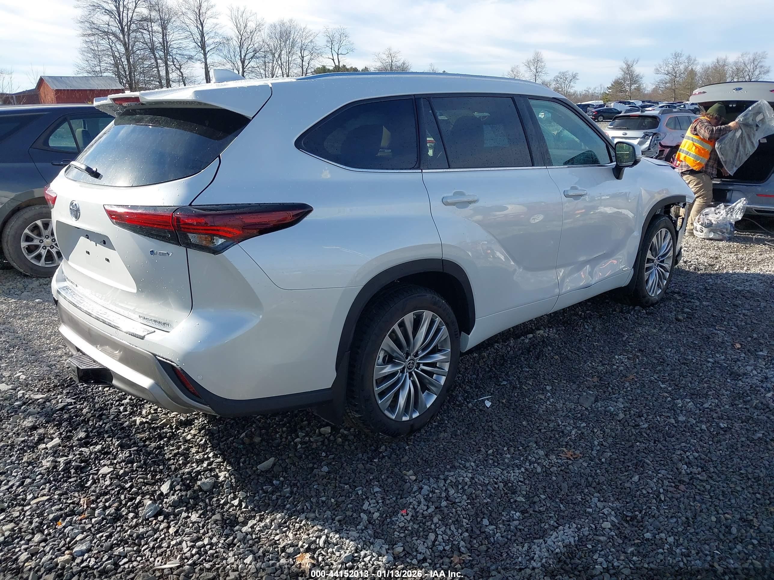 TOYOTA HIGHLANDER image 4