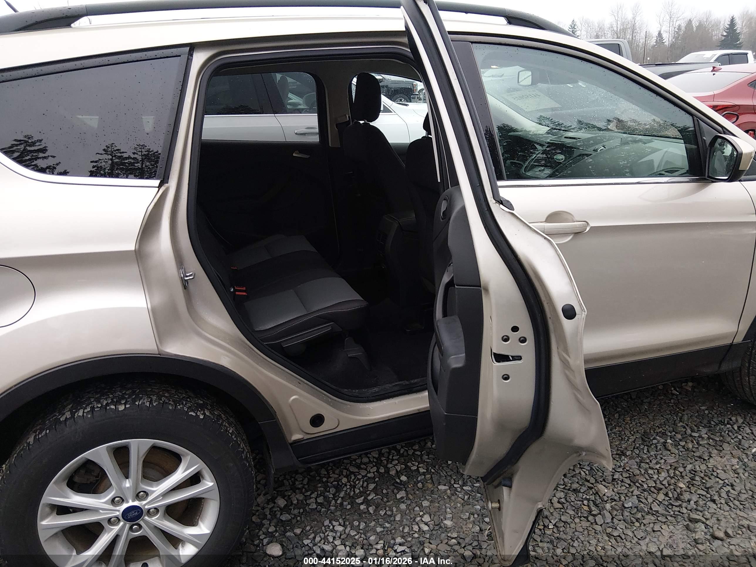 FORD ESCAPE image 8