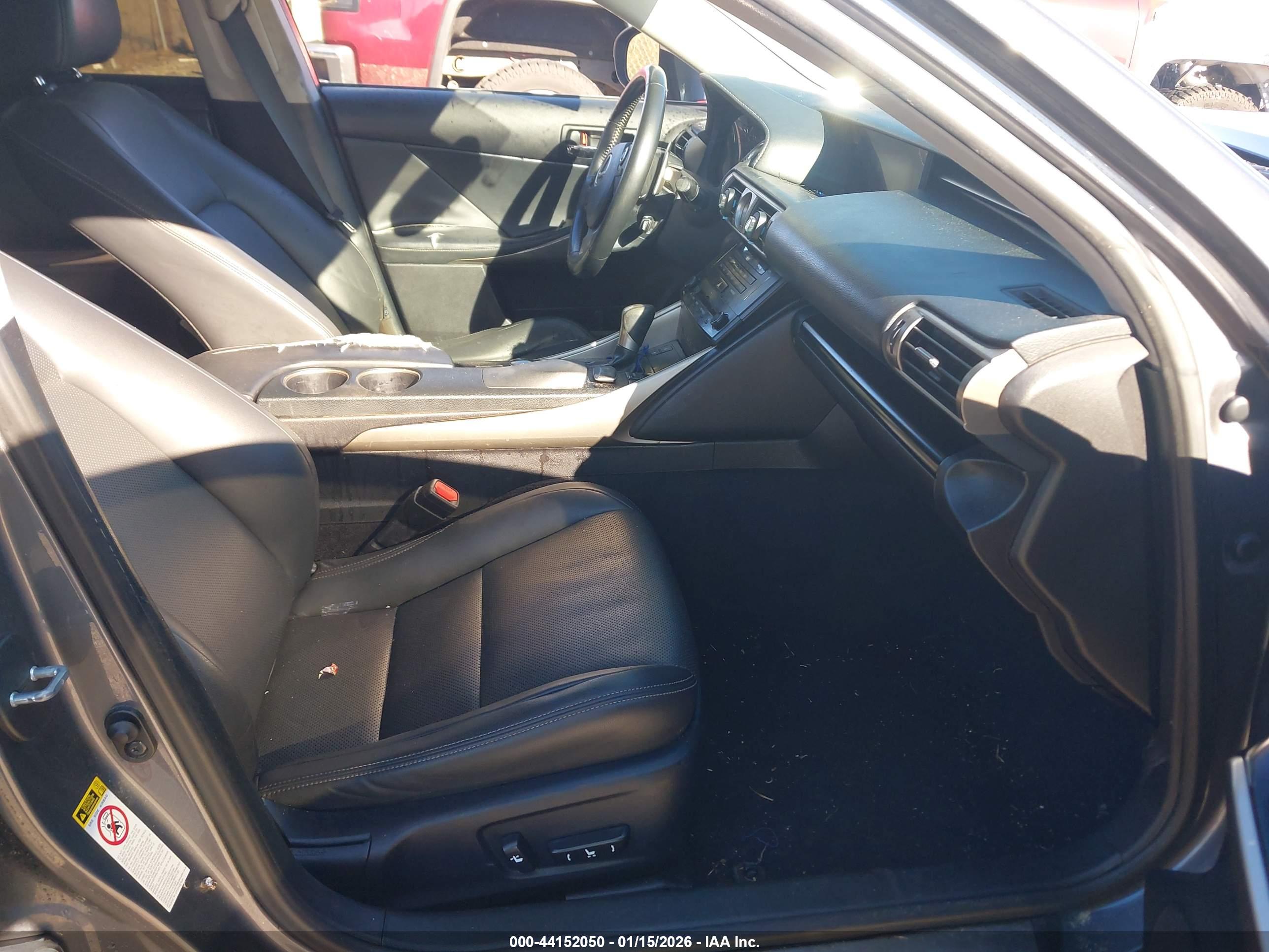 LEXUS IS image 5