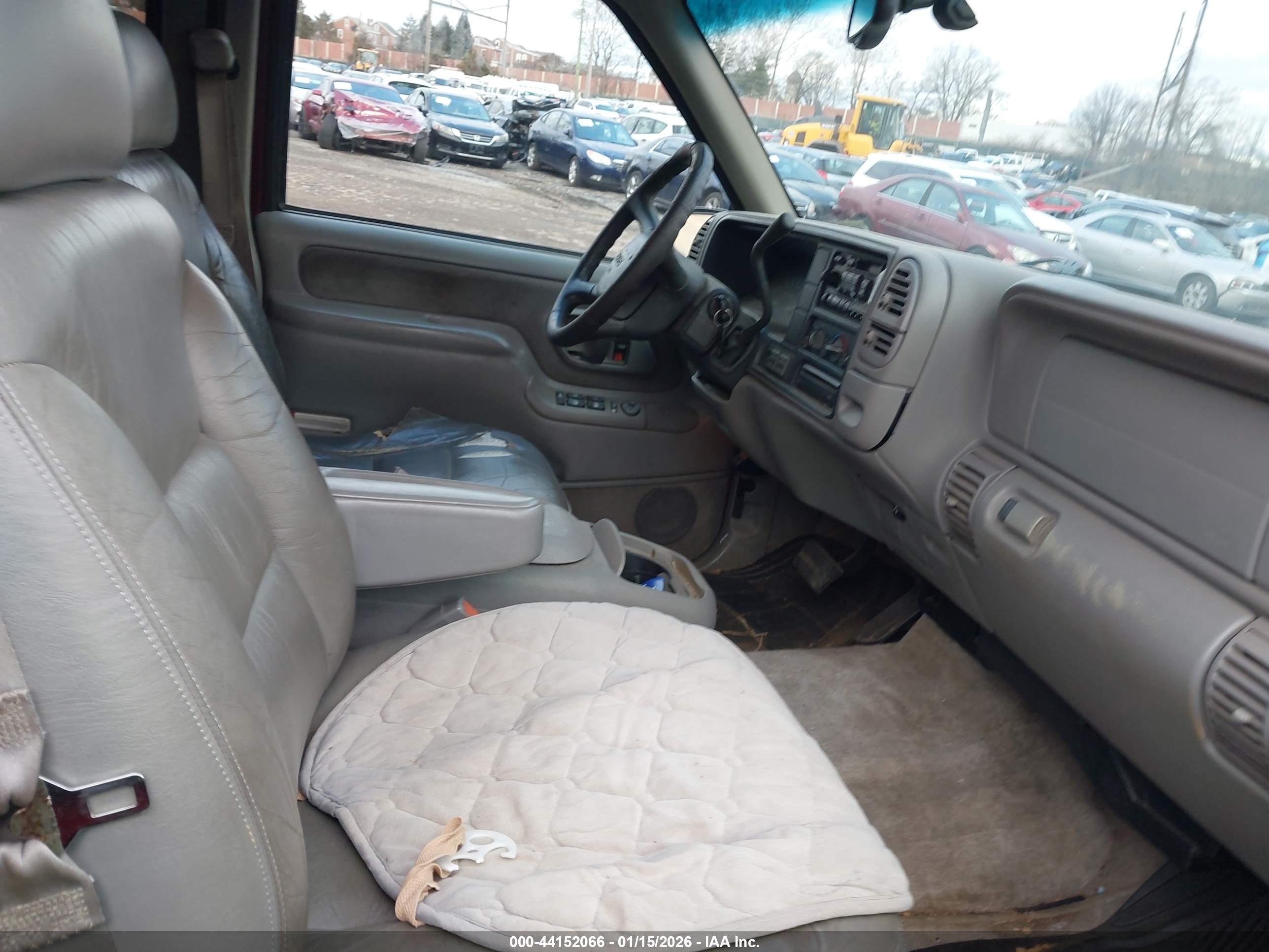 GMC YUKON image 5