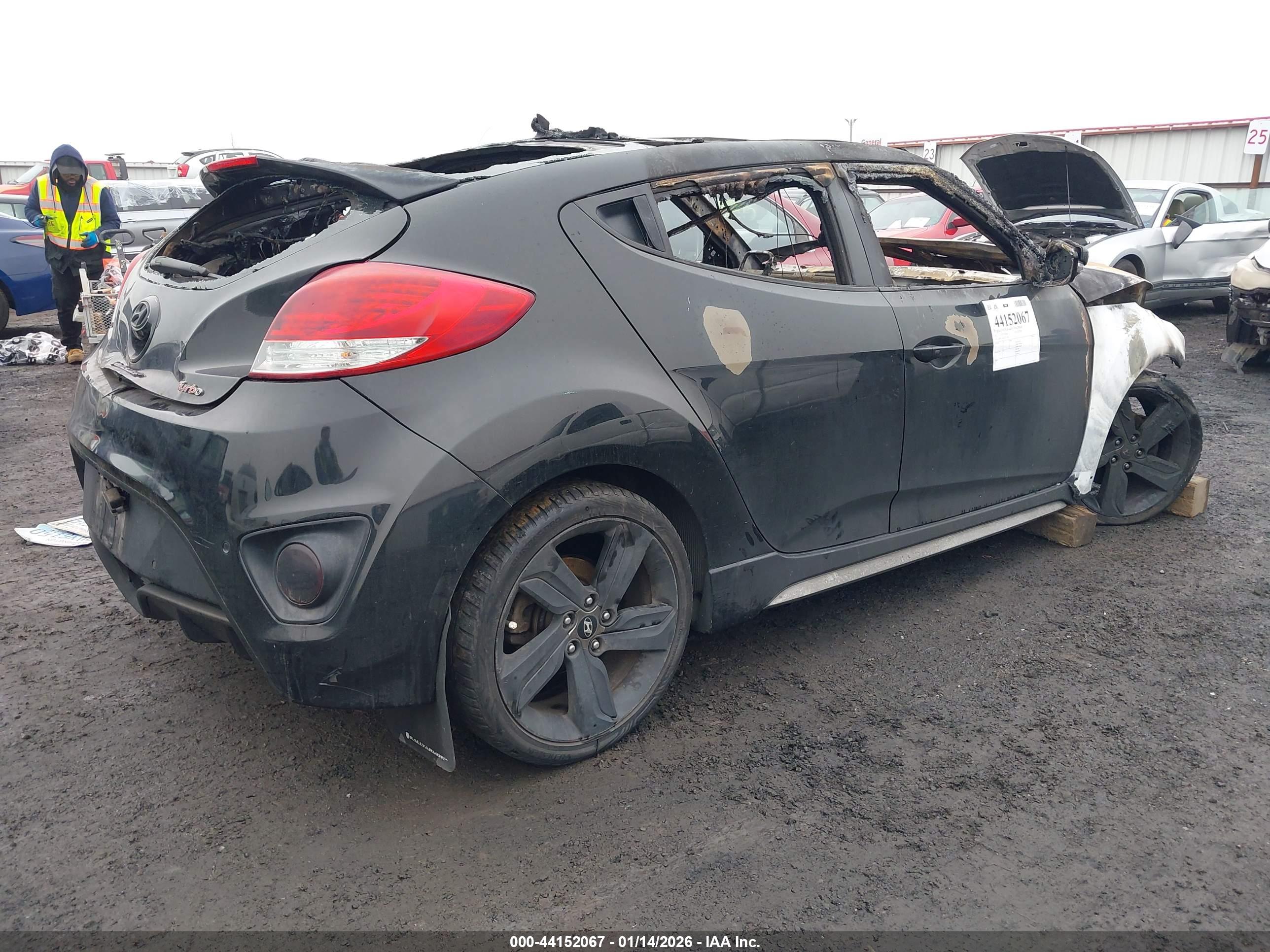 HYUNDAI VELOSTER image 4