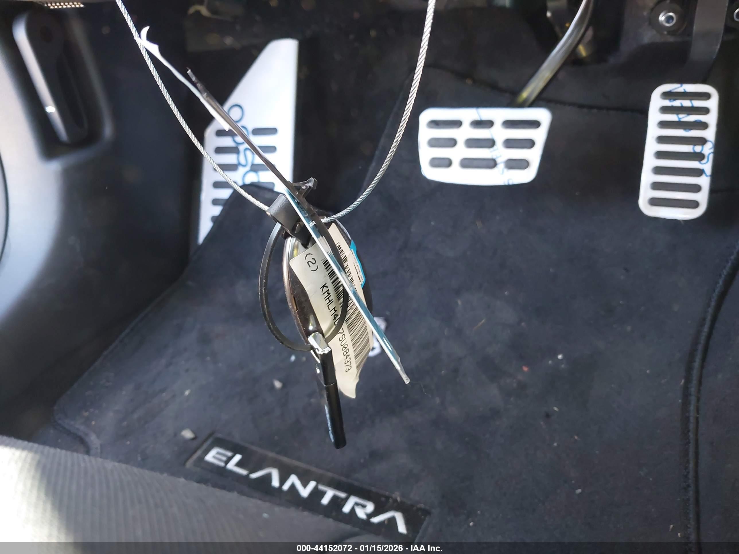 HYUNDAI ELANTRA image 11