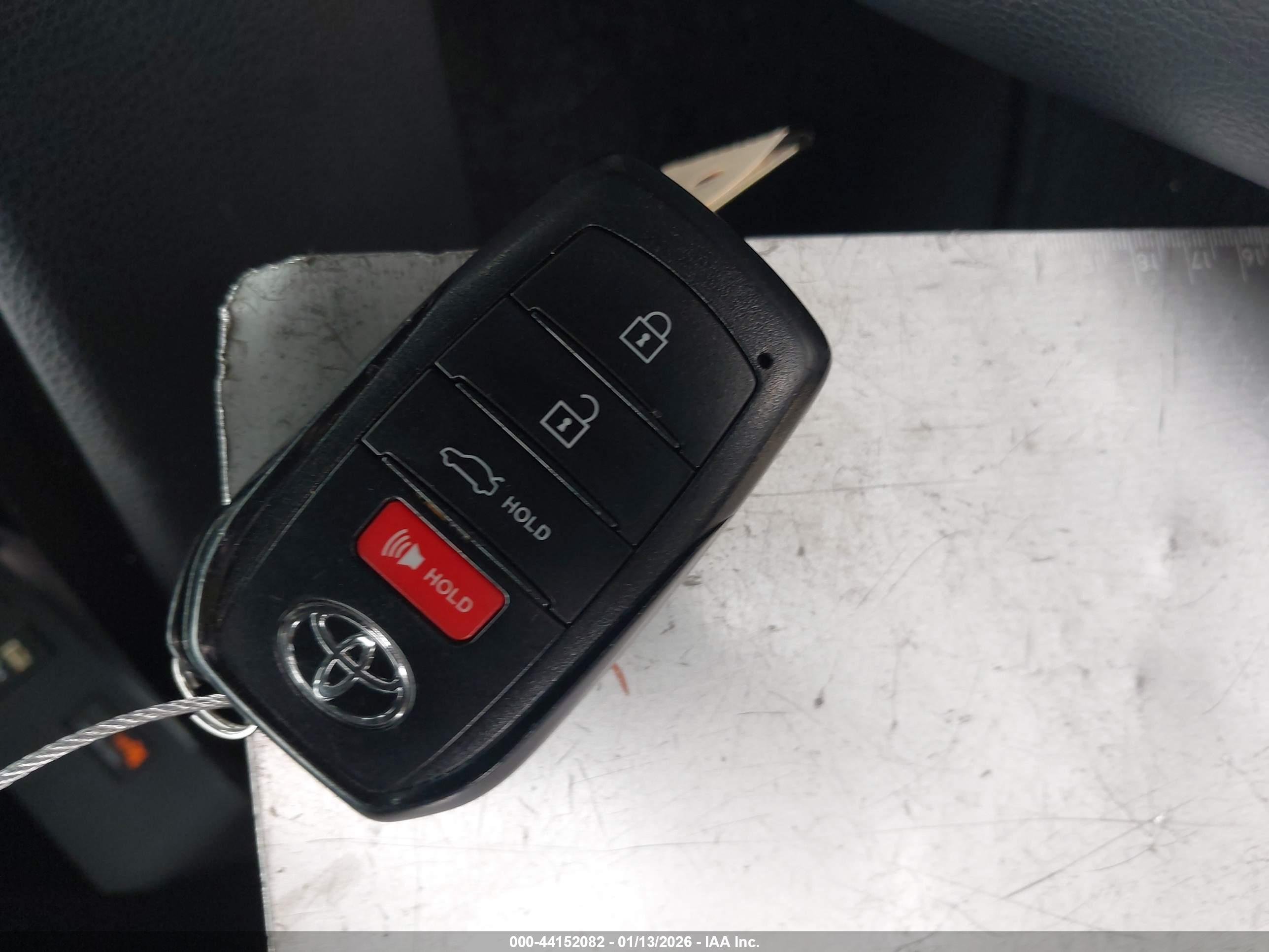 TOYOTA CAMRY image 11