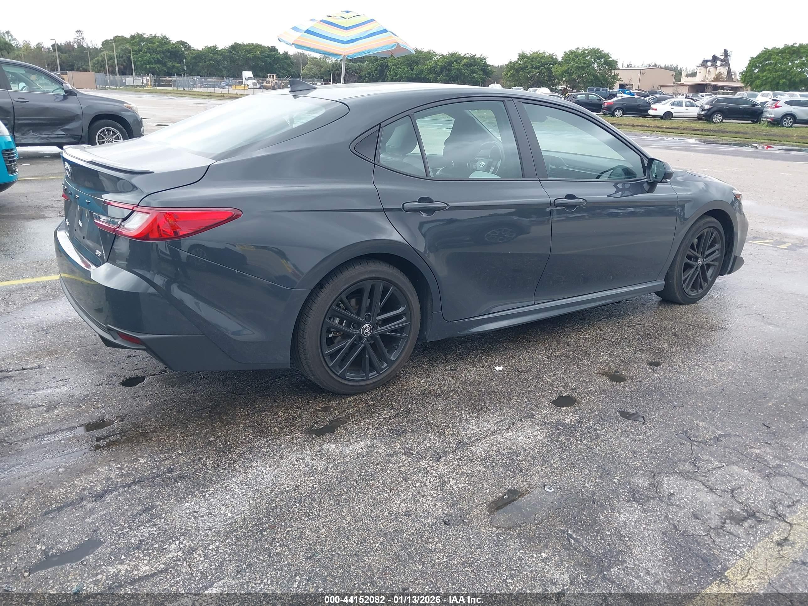TOYOTA CAMRY image 4