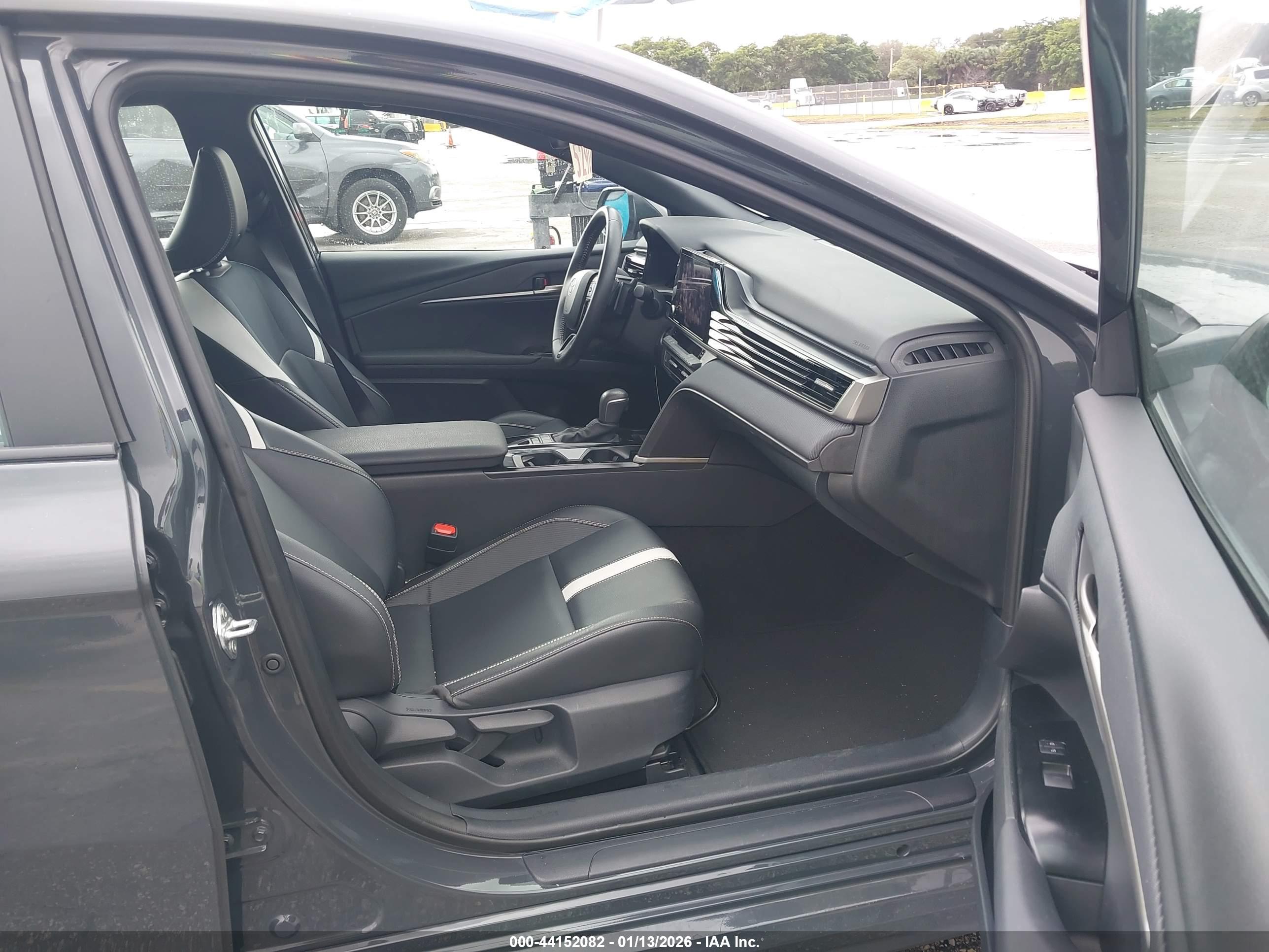 TOYOTA CAMRY image 5