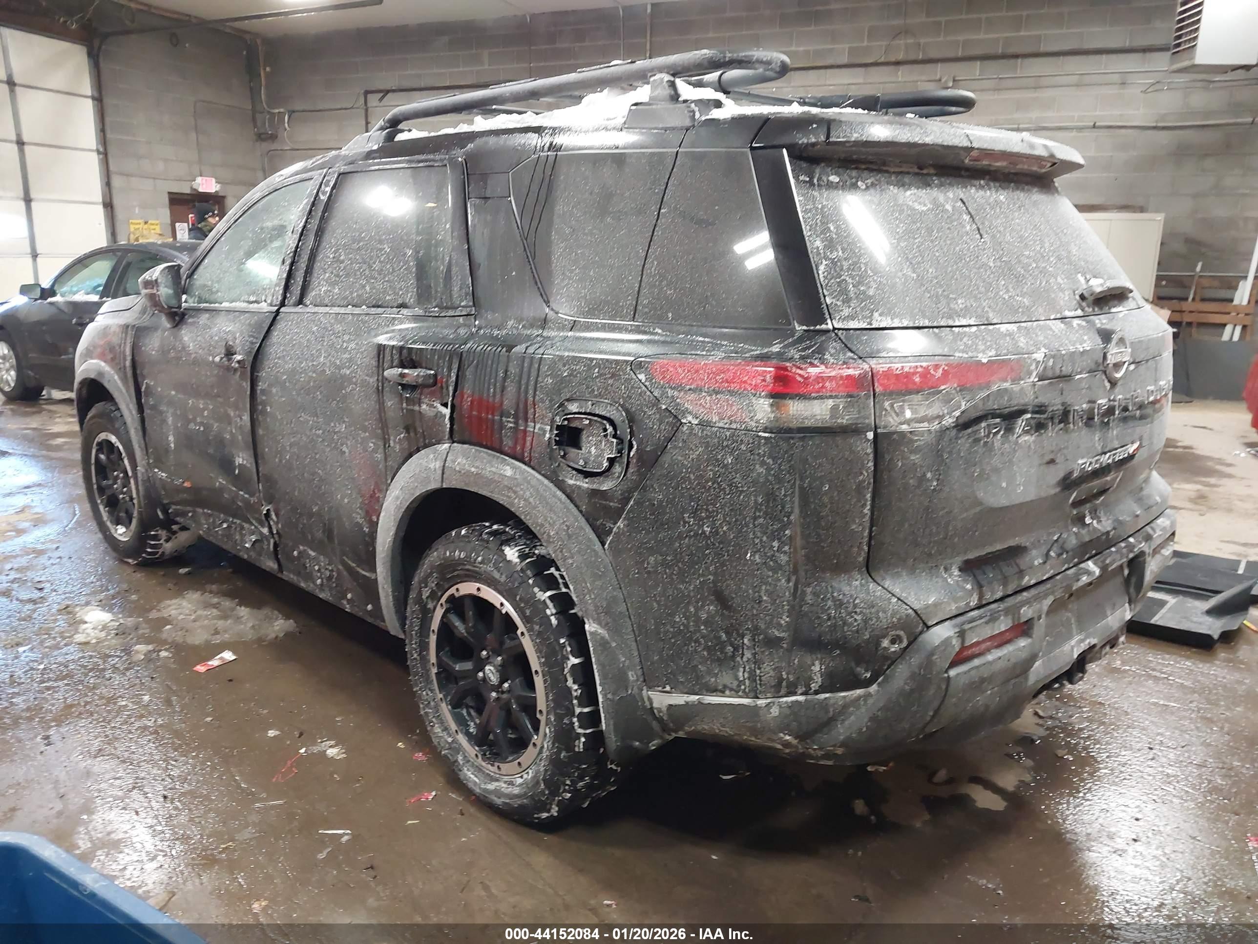 NISSAN PATHFINDER image 3