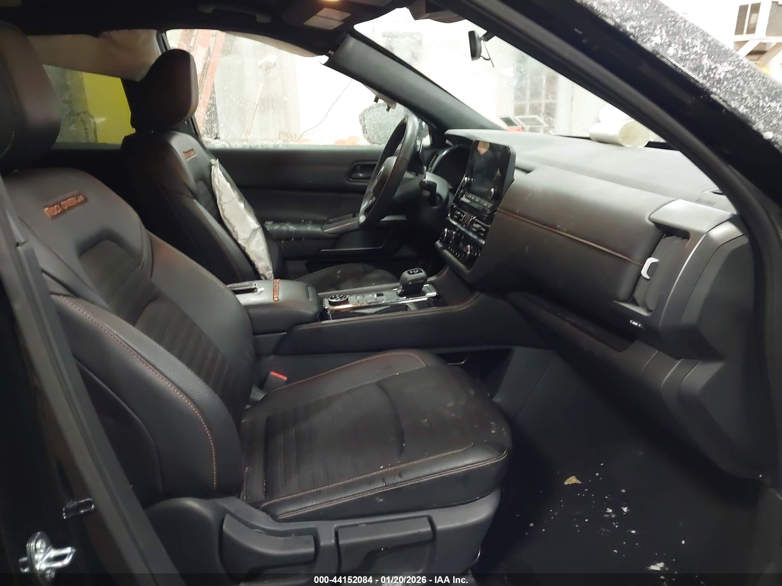 NISSAN PATHFINDER image 5