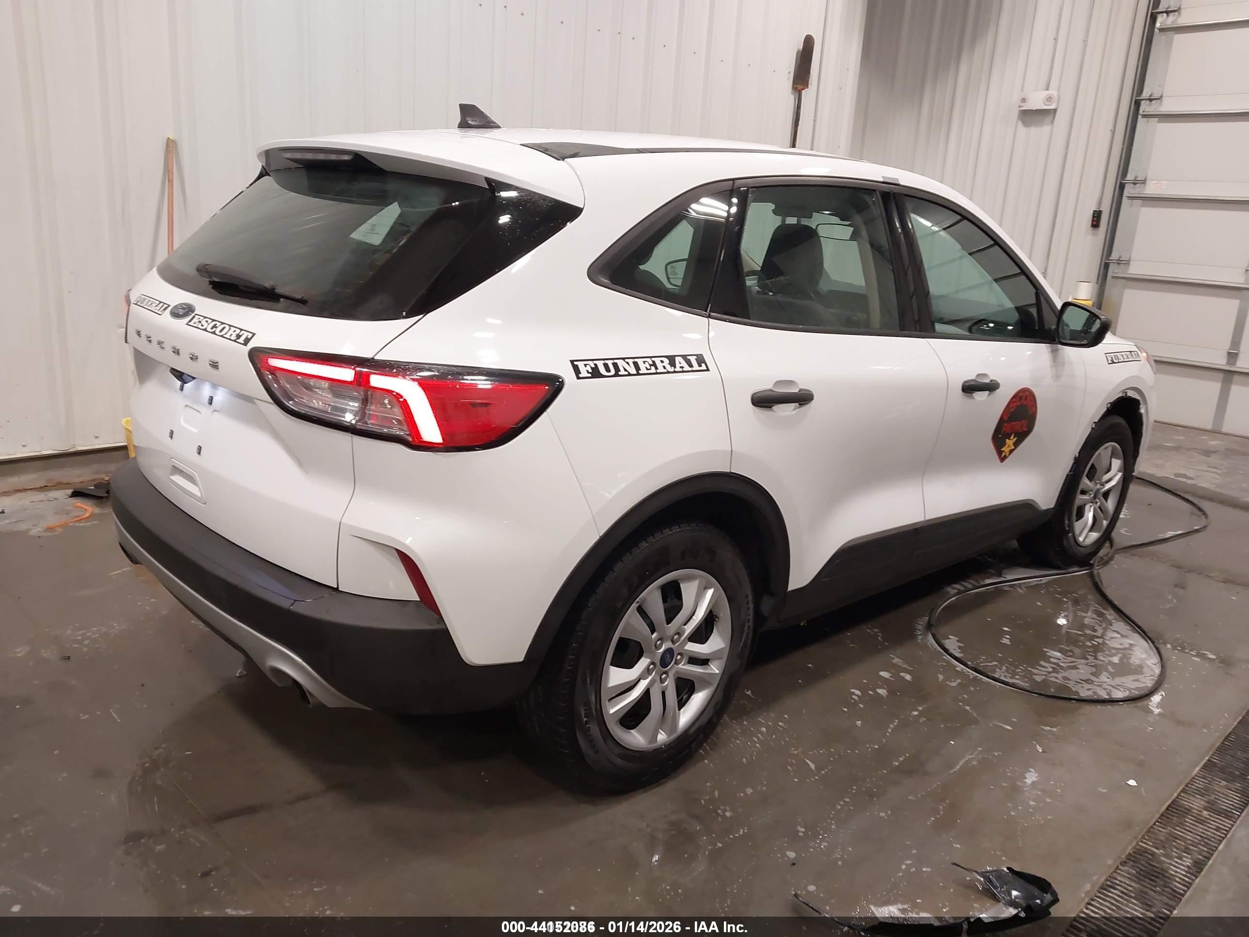 FORD ESCAPE image 4