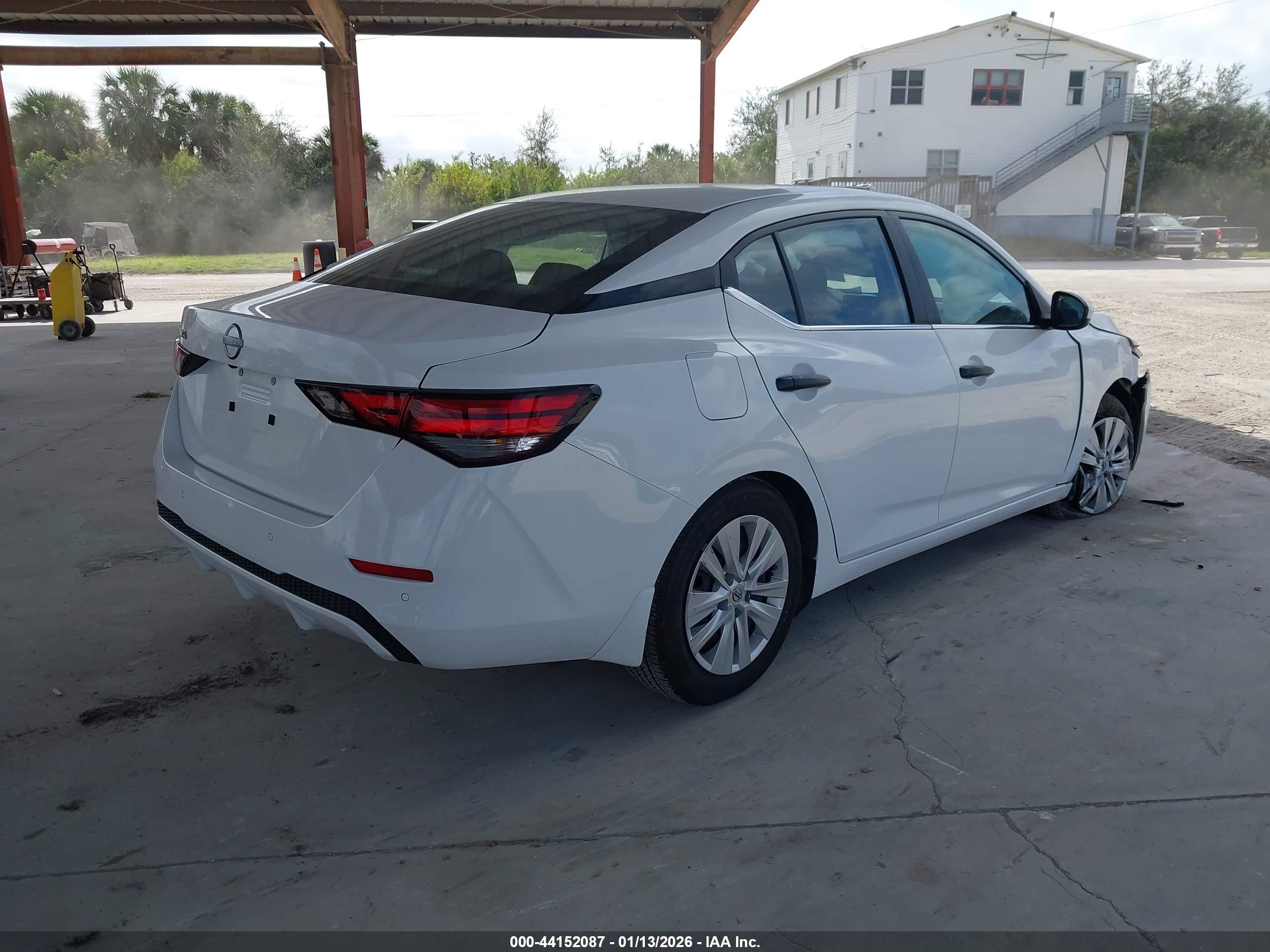NISSAN SENTRA image 4