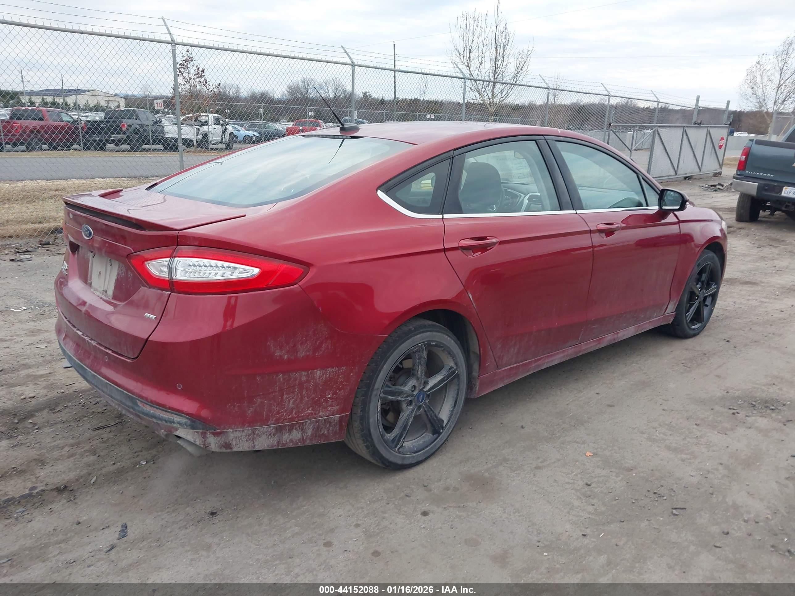 FORD FUSION image 4