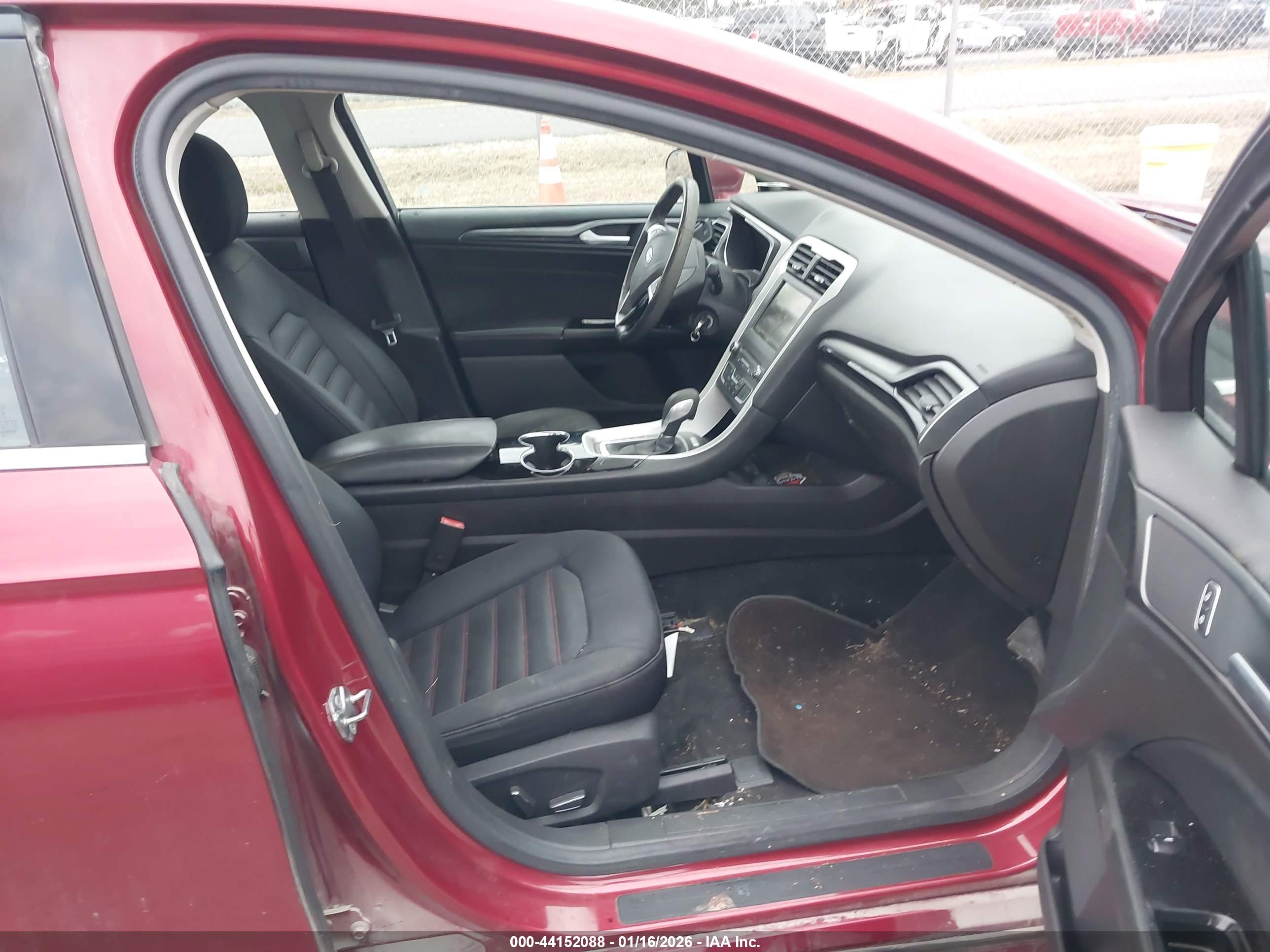 FORD FUSION image 5