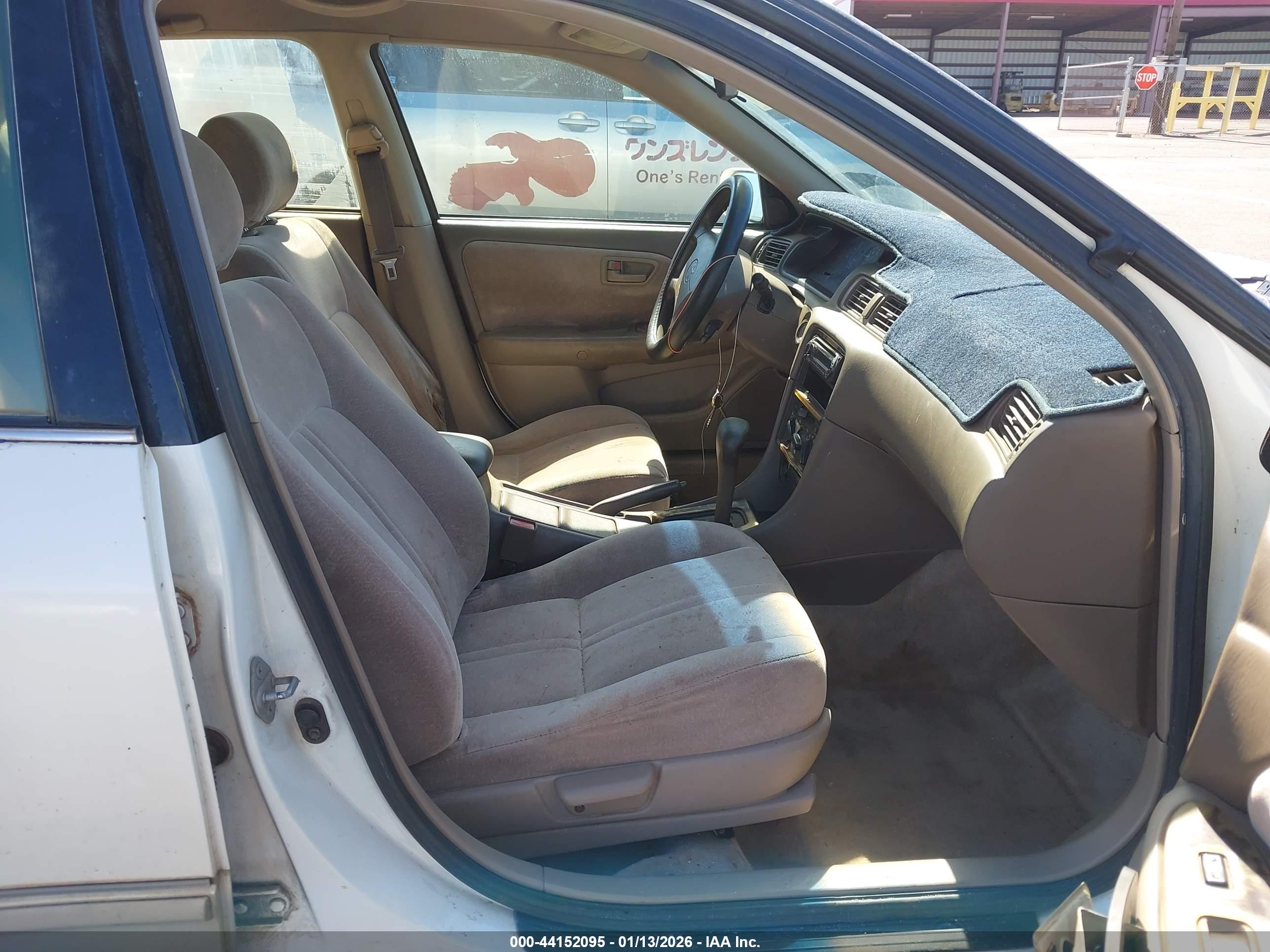 TOYOTA CAMRY image 5