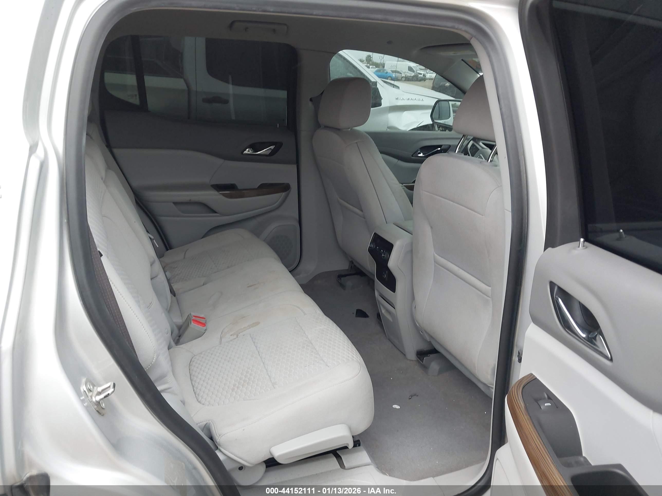 GMC ACADIA image 8