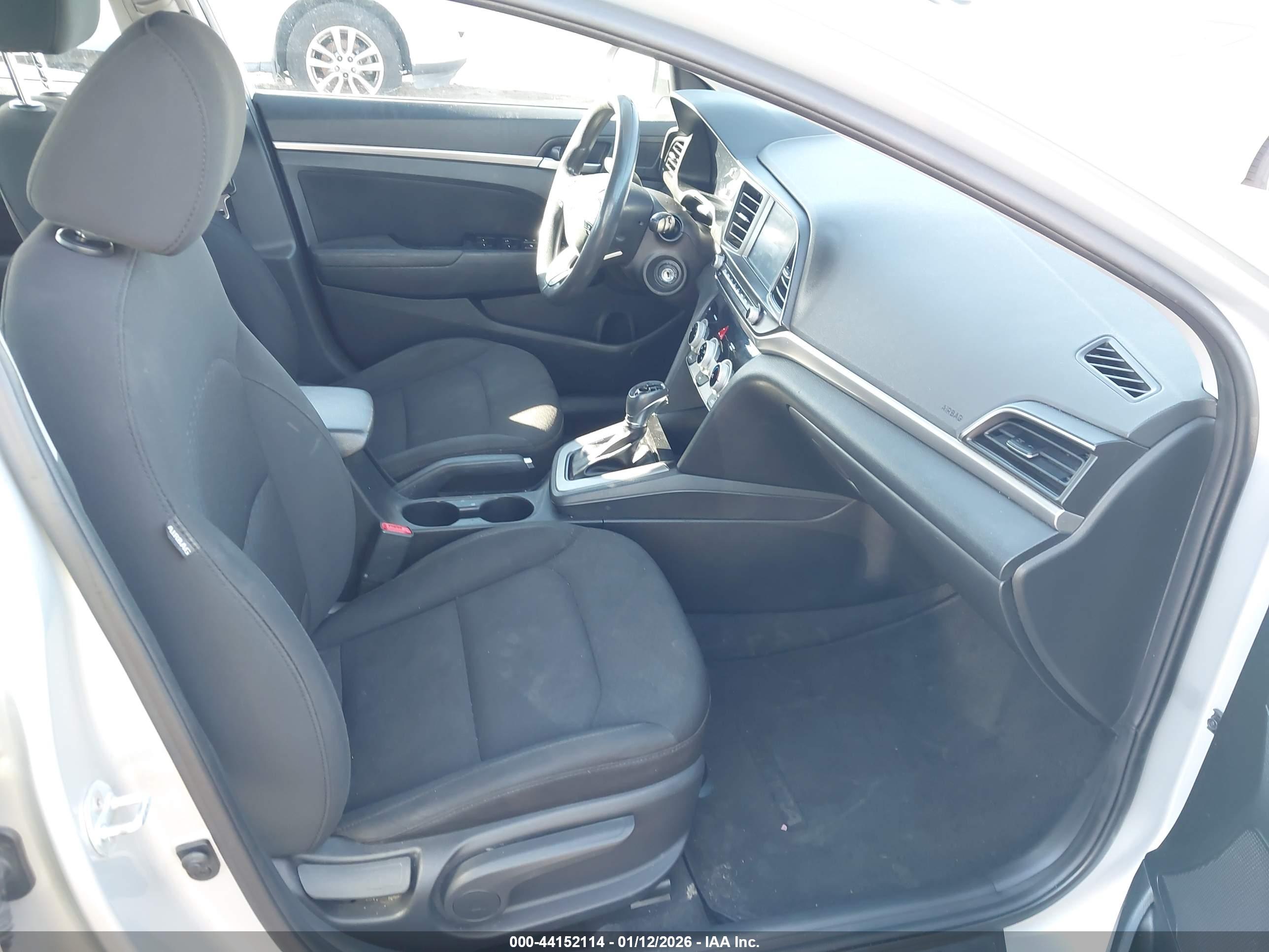 HYUNDAI ELANTRA image 5