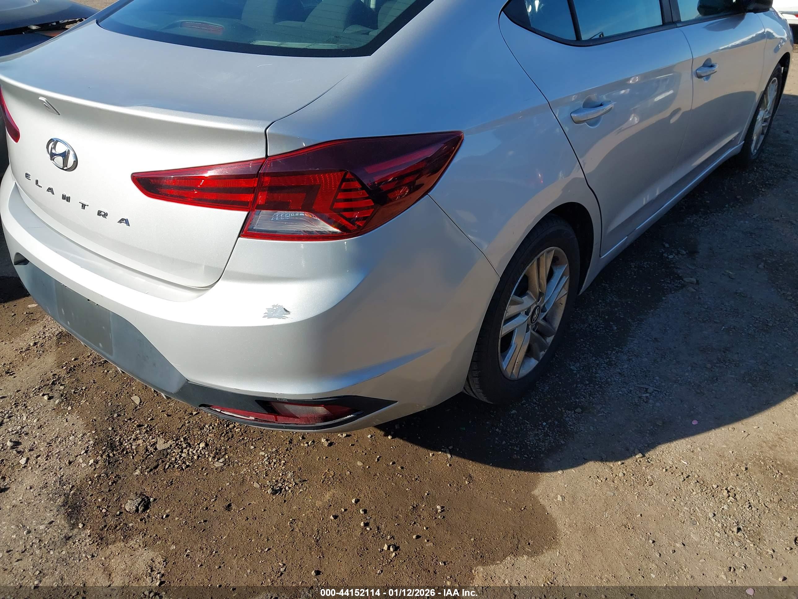 HYUNDAI ELANTRA image 6