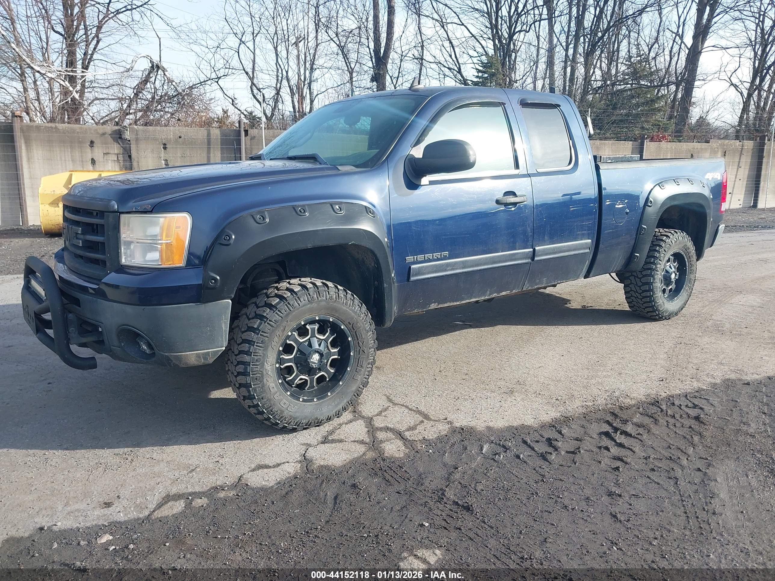 GMC SIERRA image 2