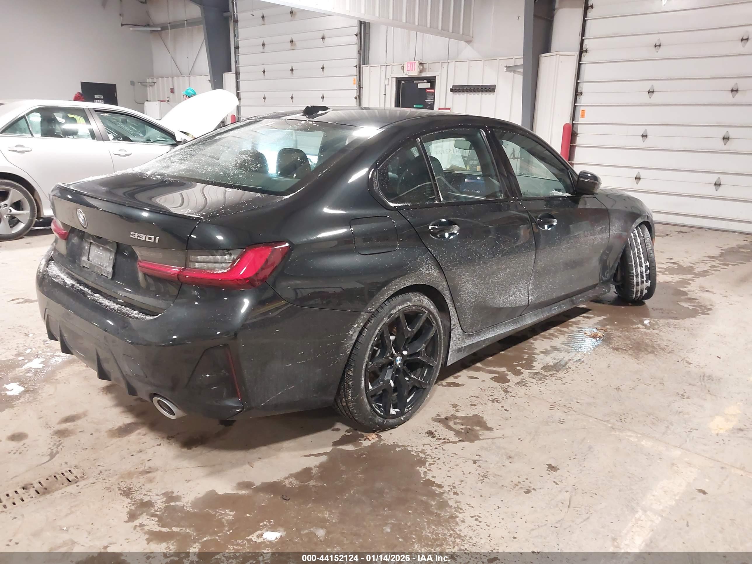 BMW 330I image 4