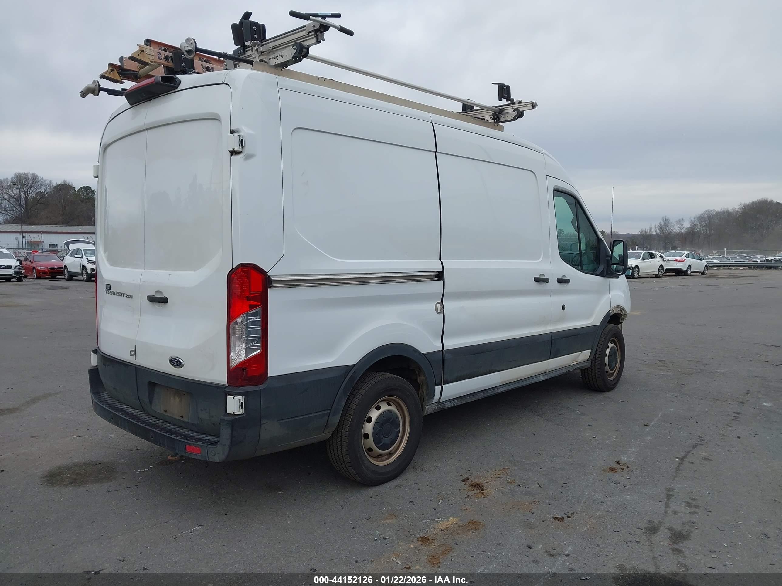 FORD TRANSIT-250 image 4