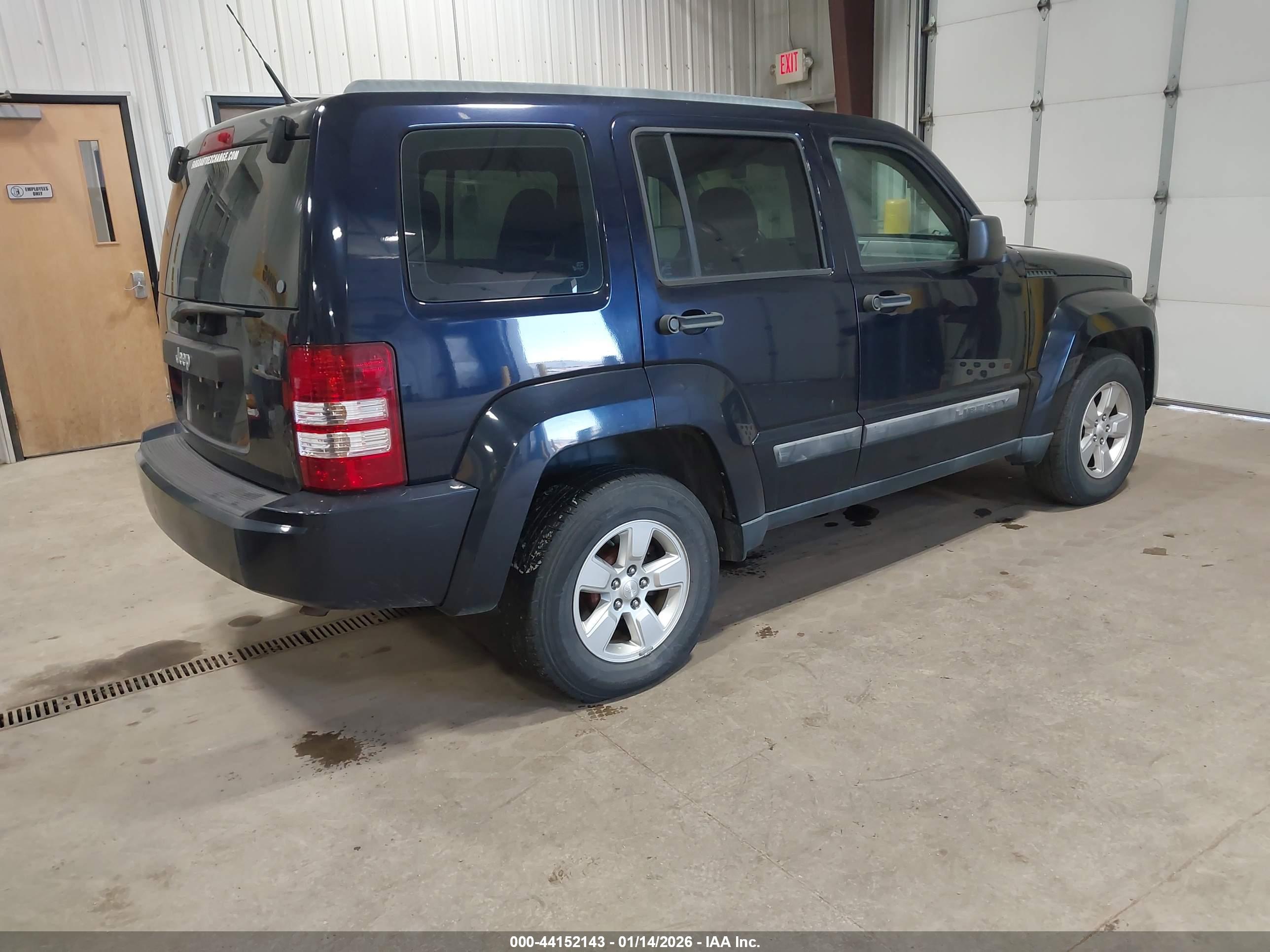 JEEP LIBERTY image 4