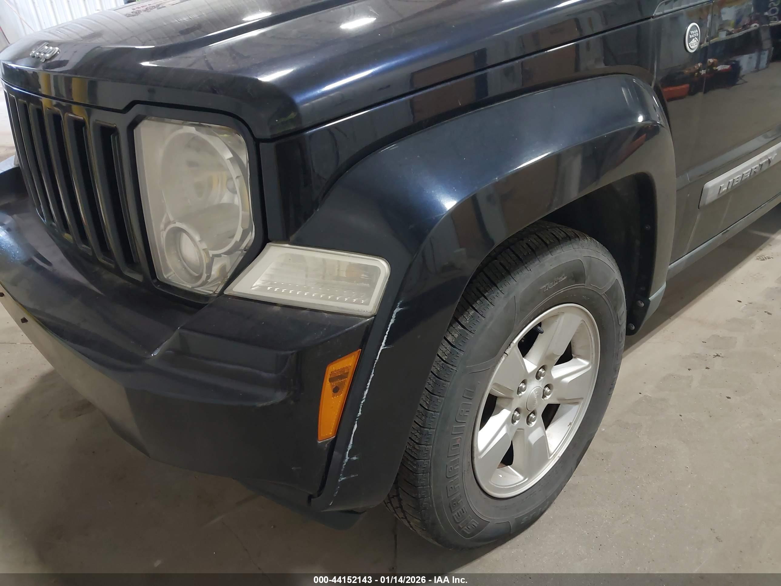 JEEP LIBERTY image 6