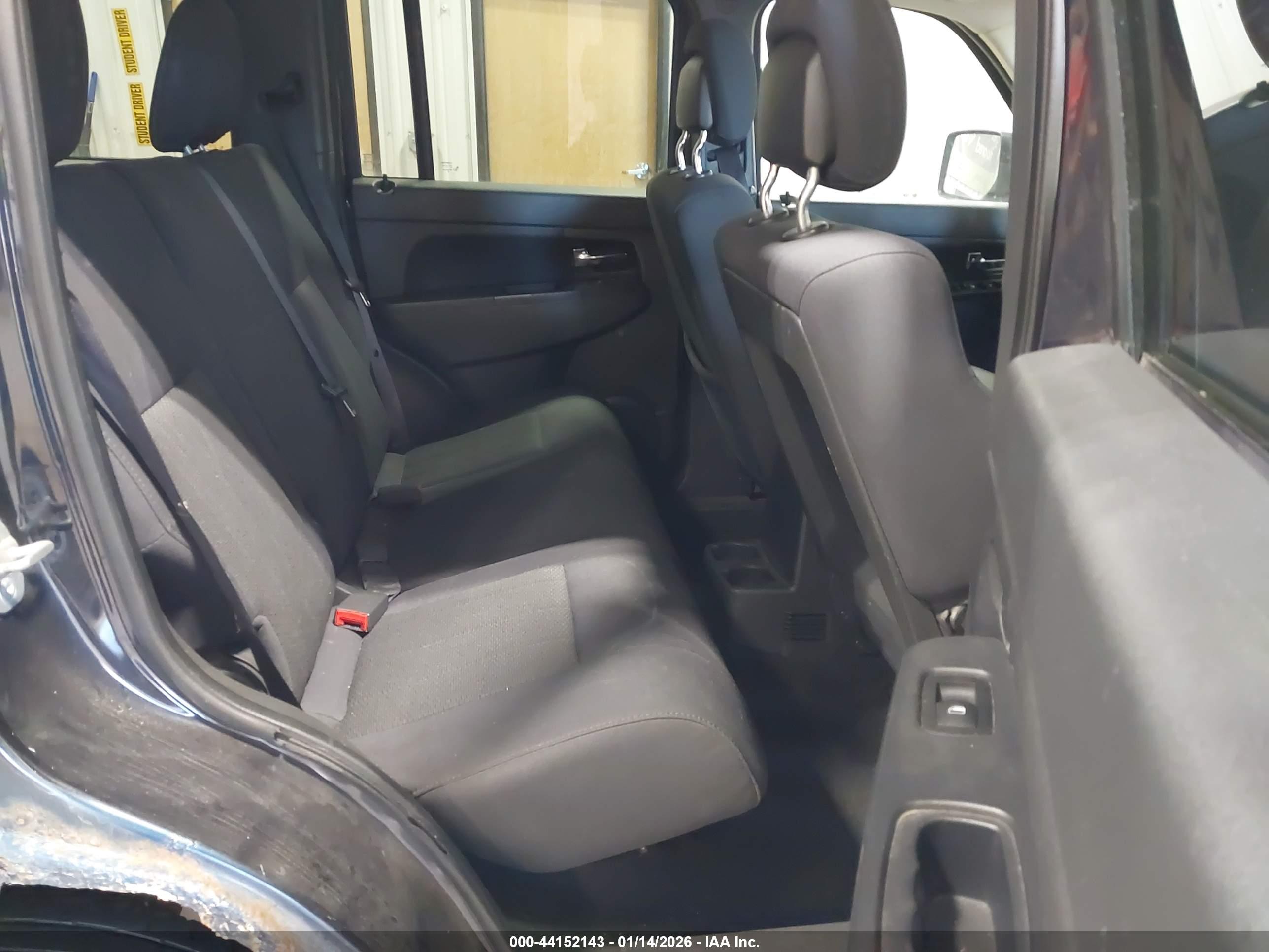 JEEP LIBERTY image 8