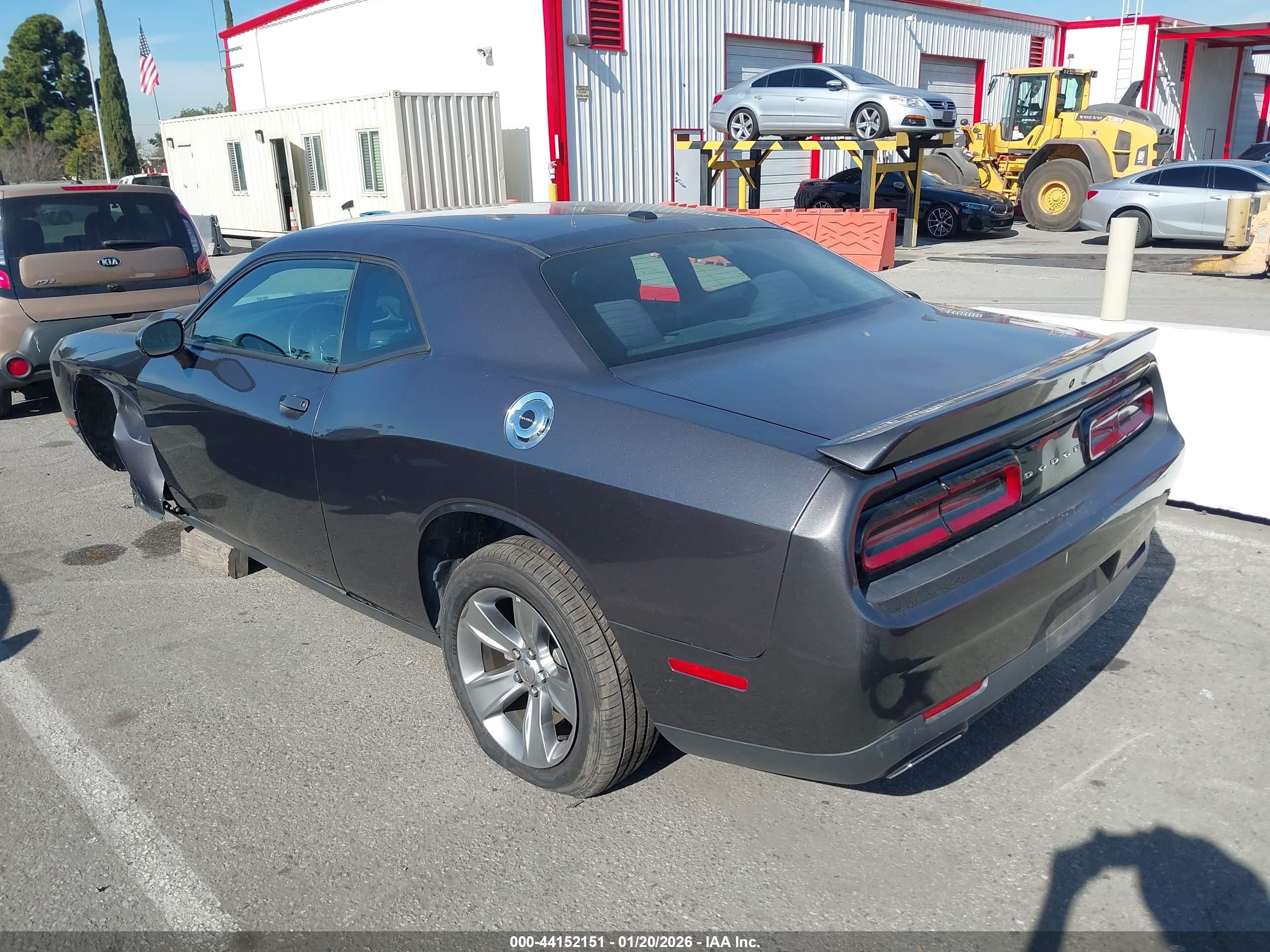 DODGE CHALLENGER image 3