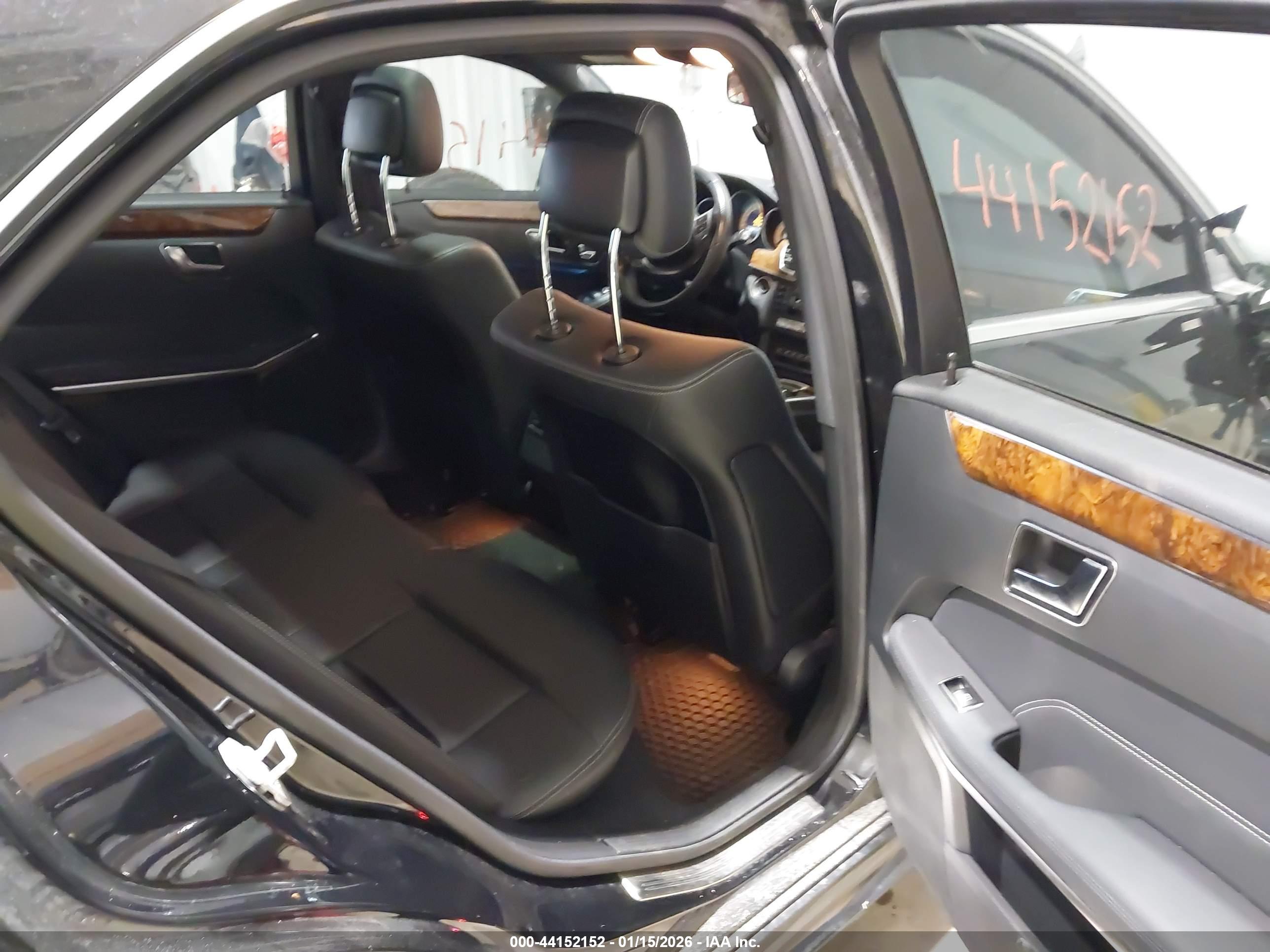 MERCEDES-BENZ E image 8