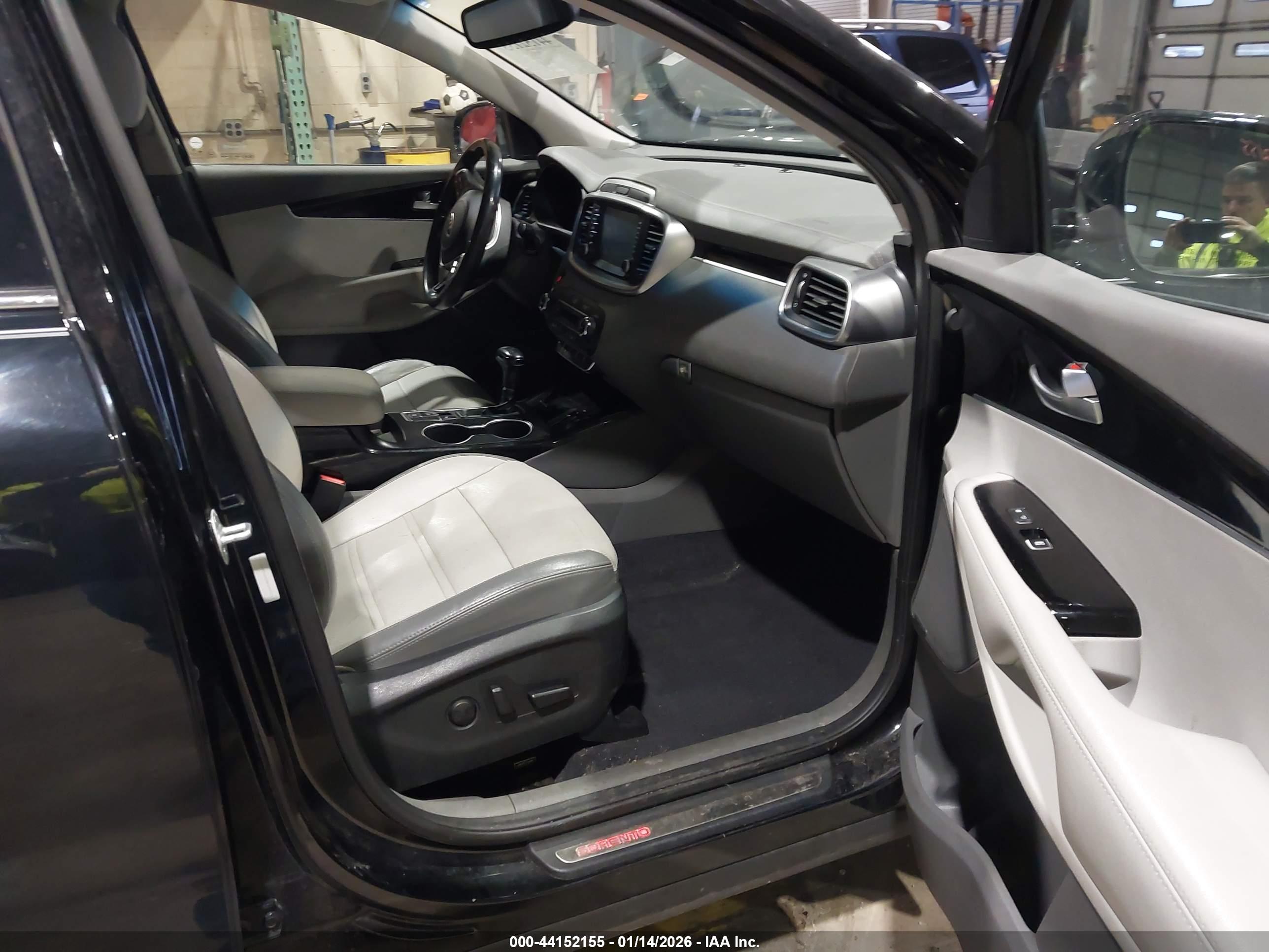 KIA SORENTO image 5