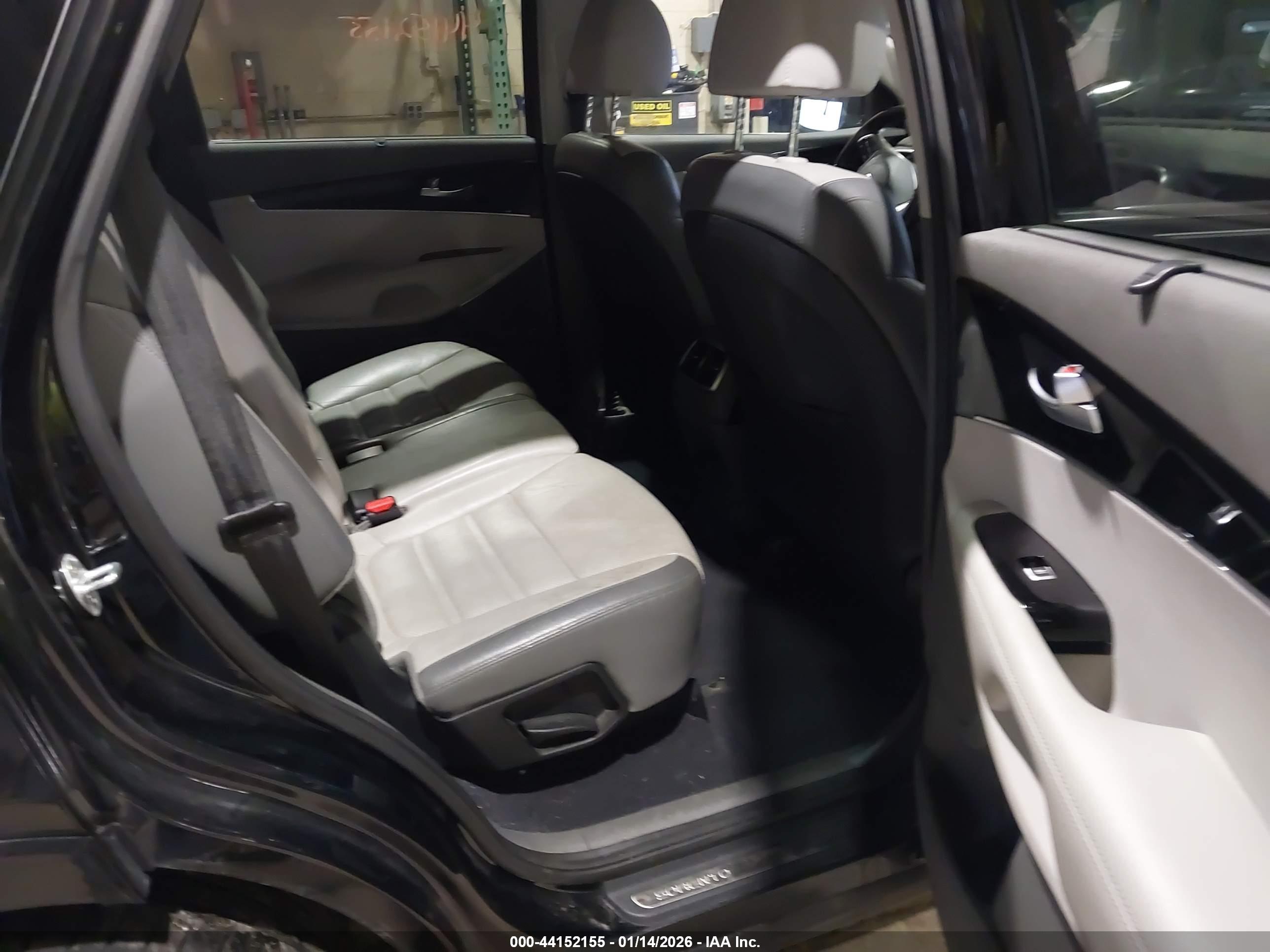 KIA SORENTO image 8