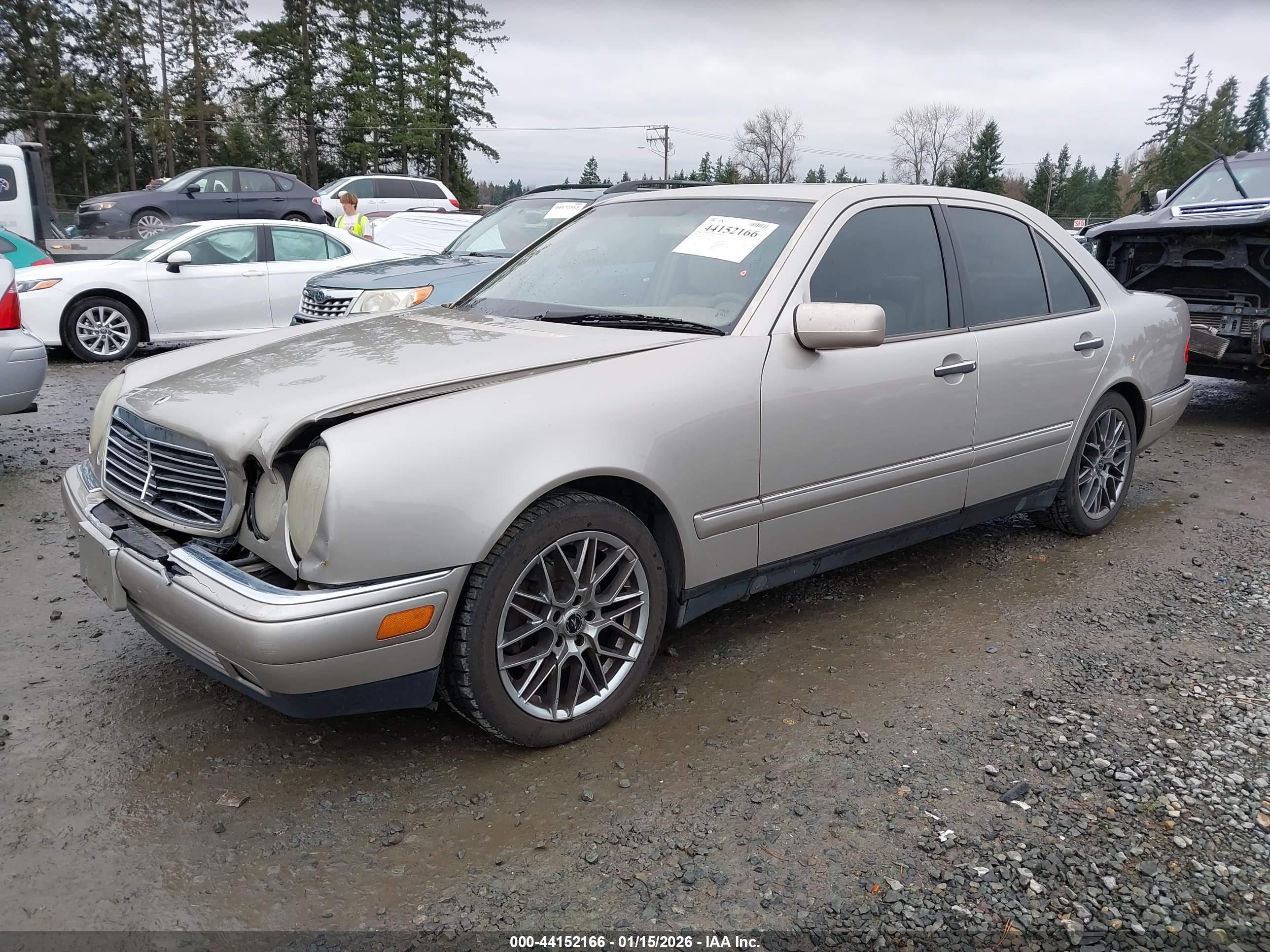 MERCEDES-BENZ E image 2