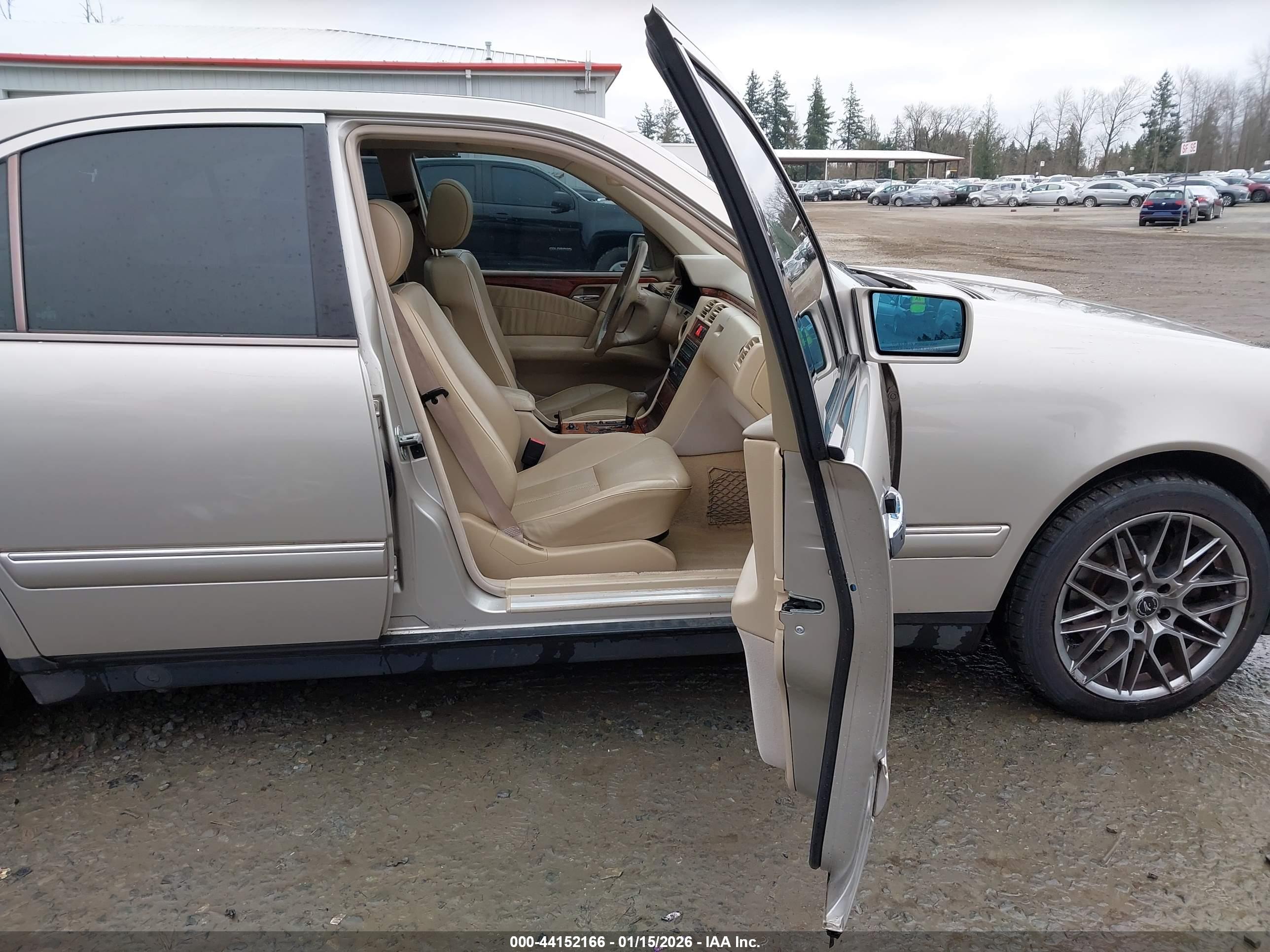 MERCEDES-BENZ E image 5
