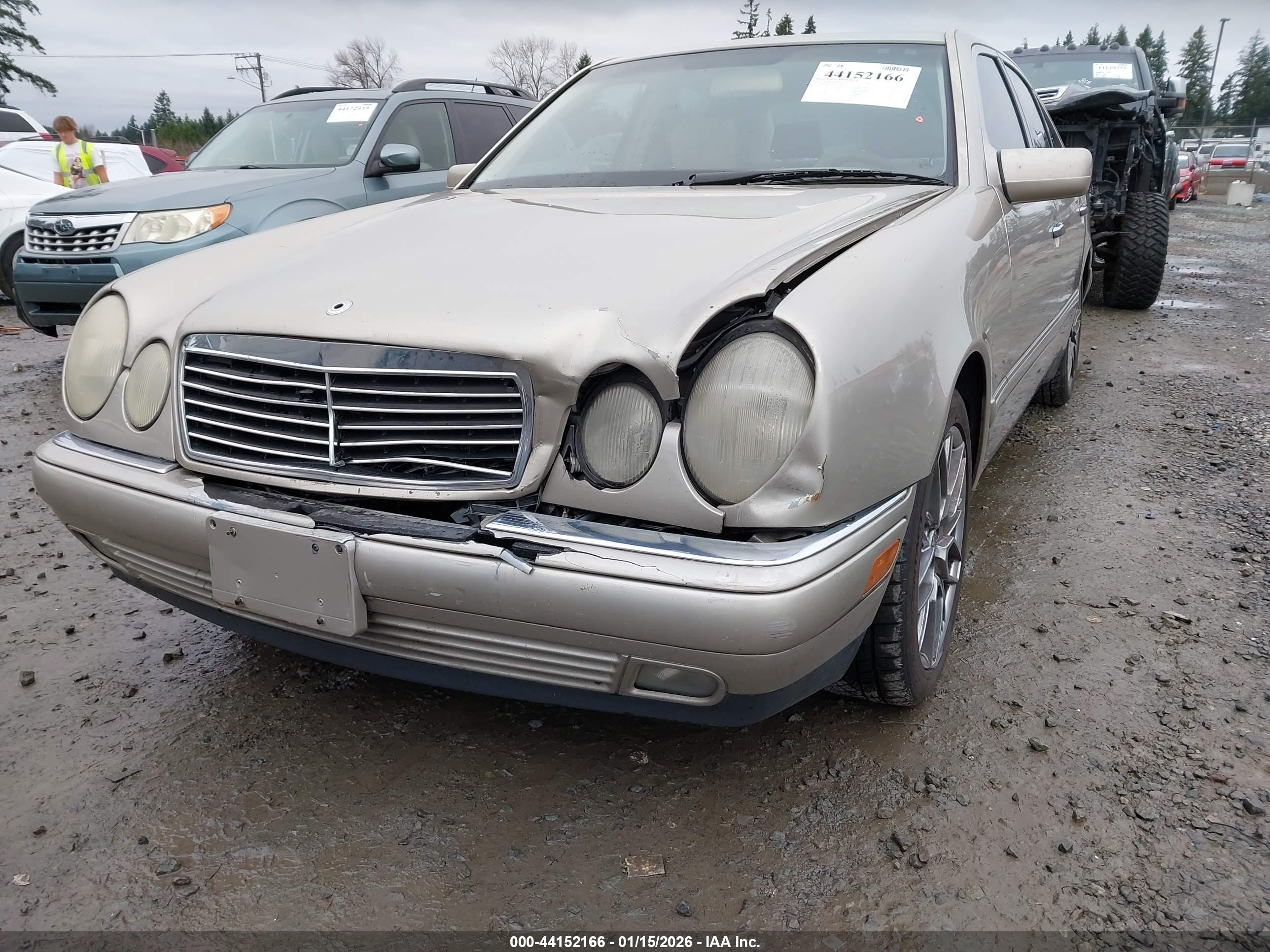 MERCEDES-BENZ E image 6