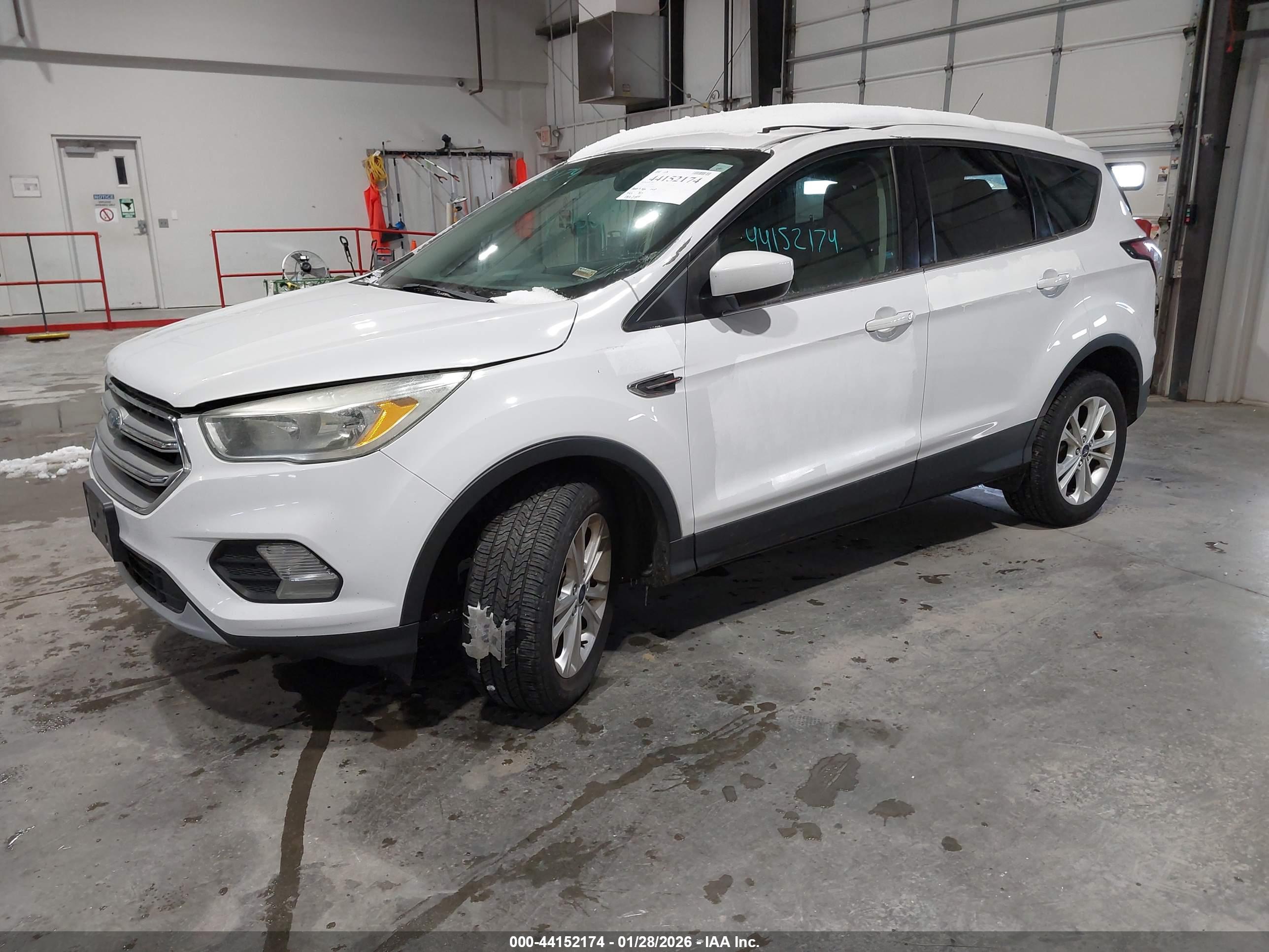 FORD ESCAPE image 2