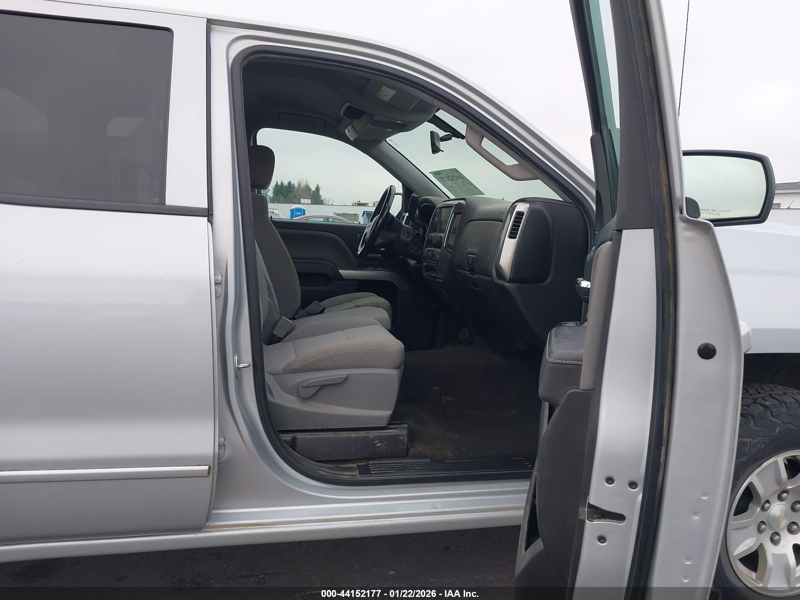 CHEVROLET SILVERADO image 5