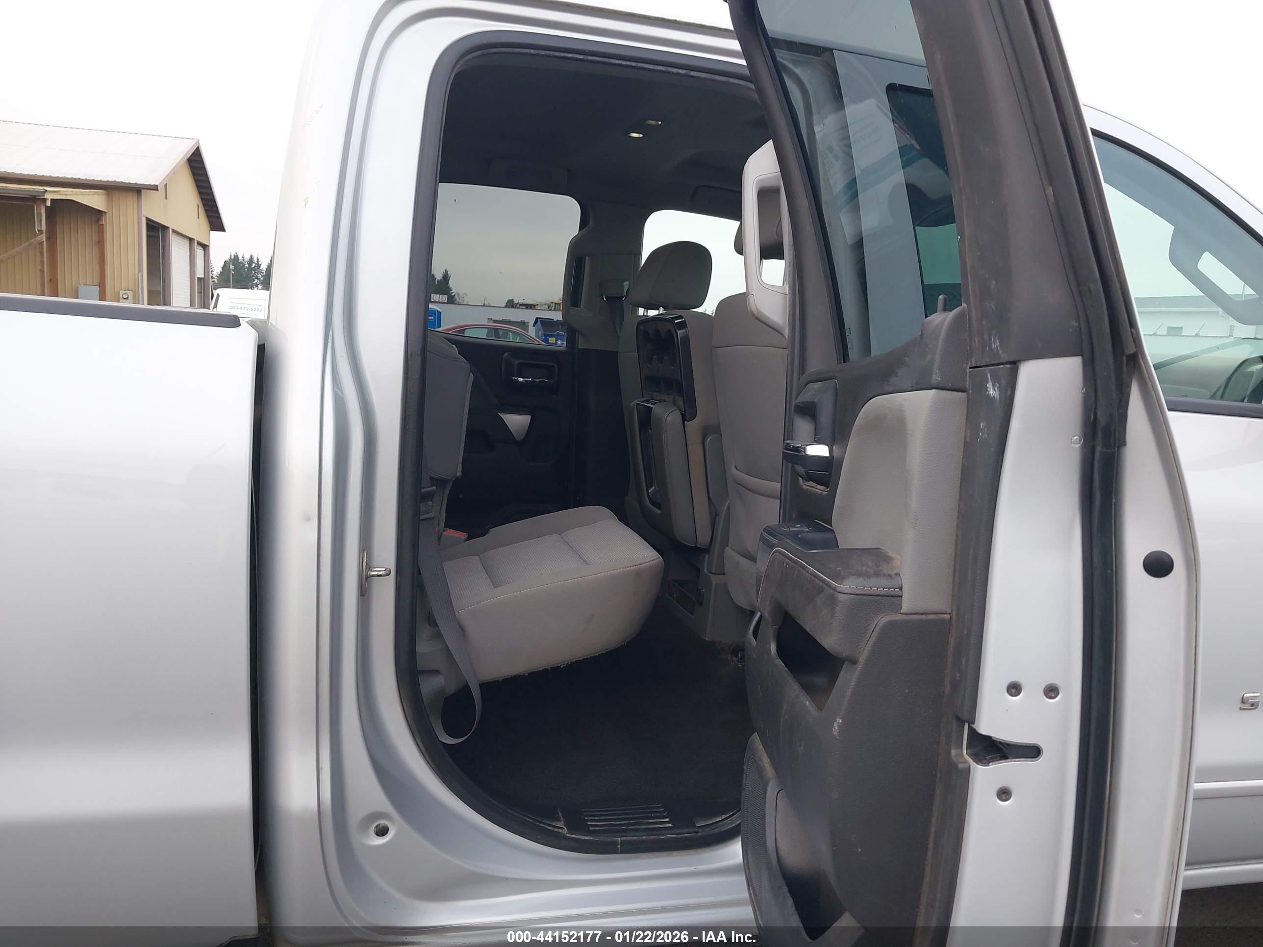CHEVROLET SILVERADO image 8