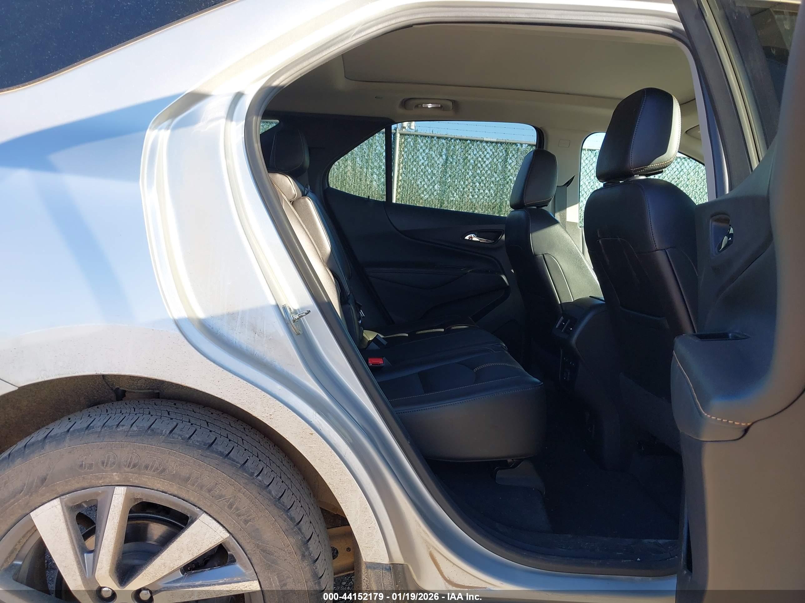 CHEVROLET EQUINOX image 8