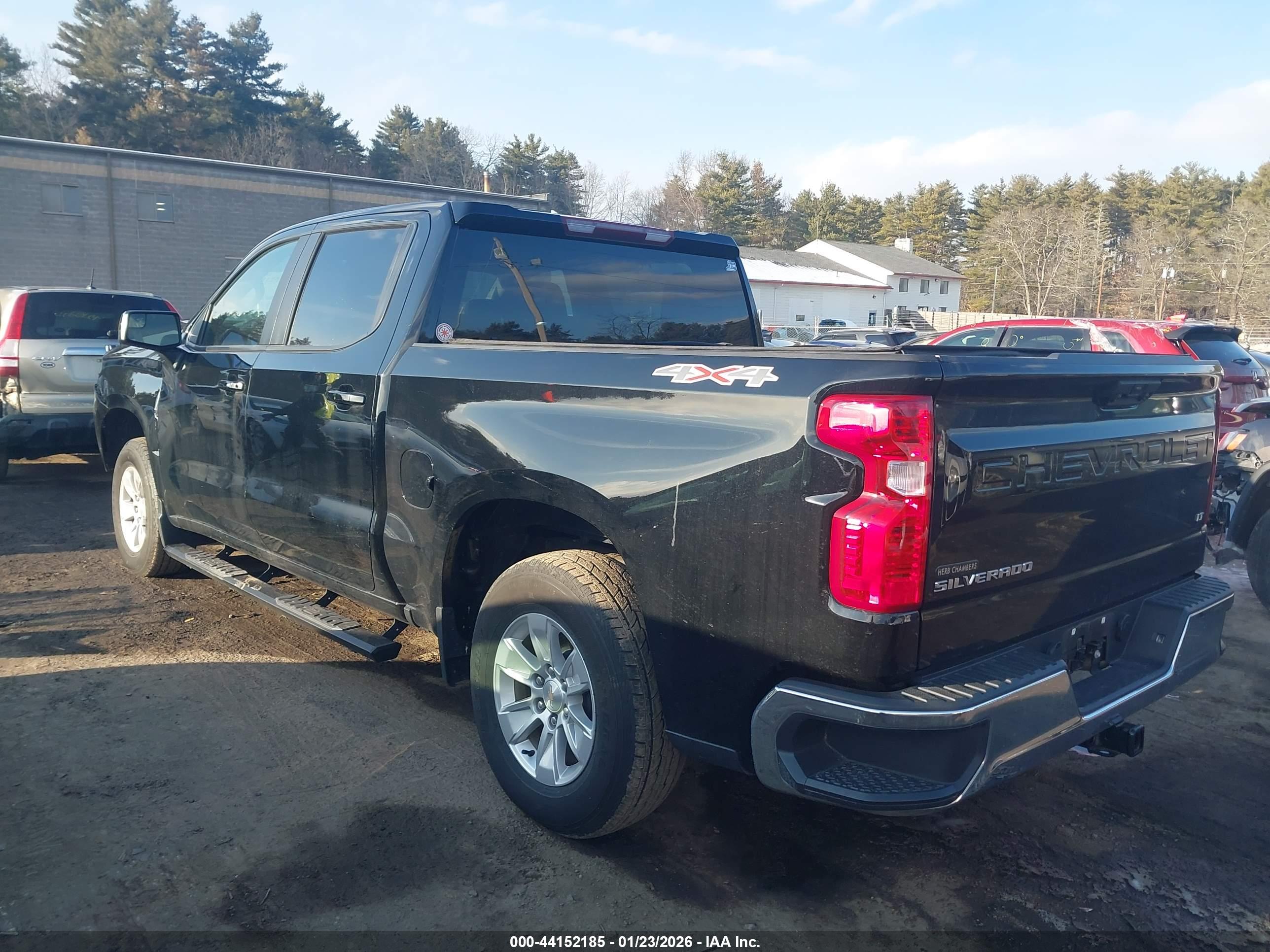 CHEVROLET SILVERADO image 3