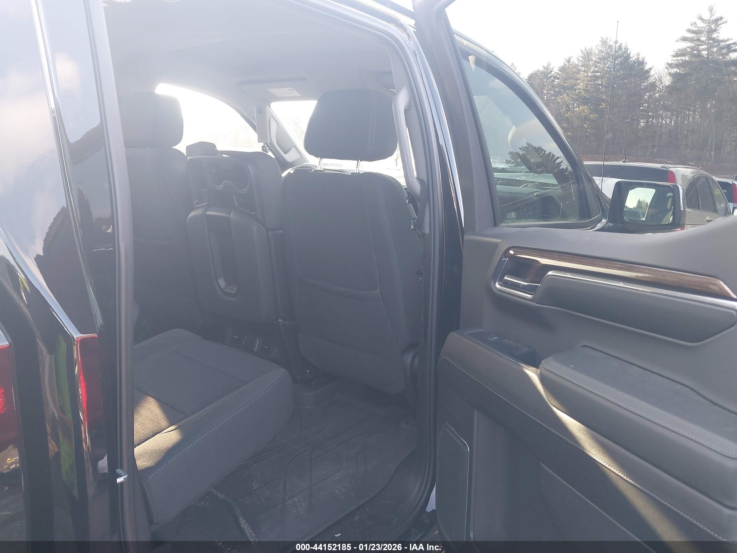 CHEVROLET SILVERADO image 8