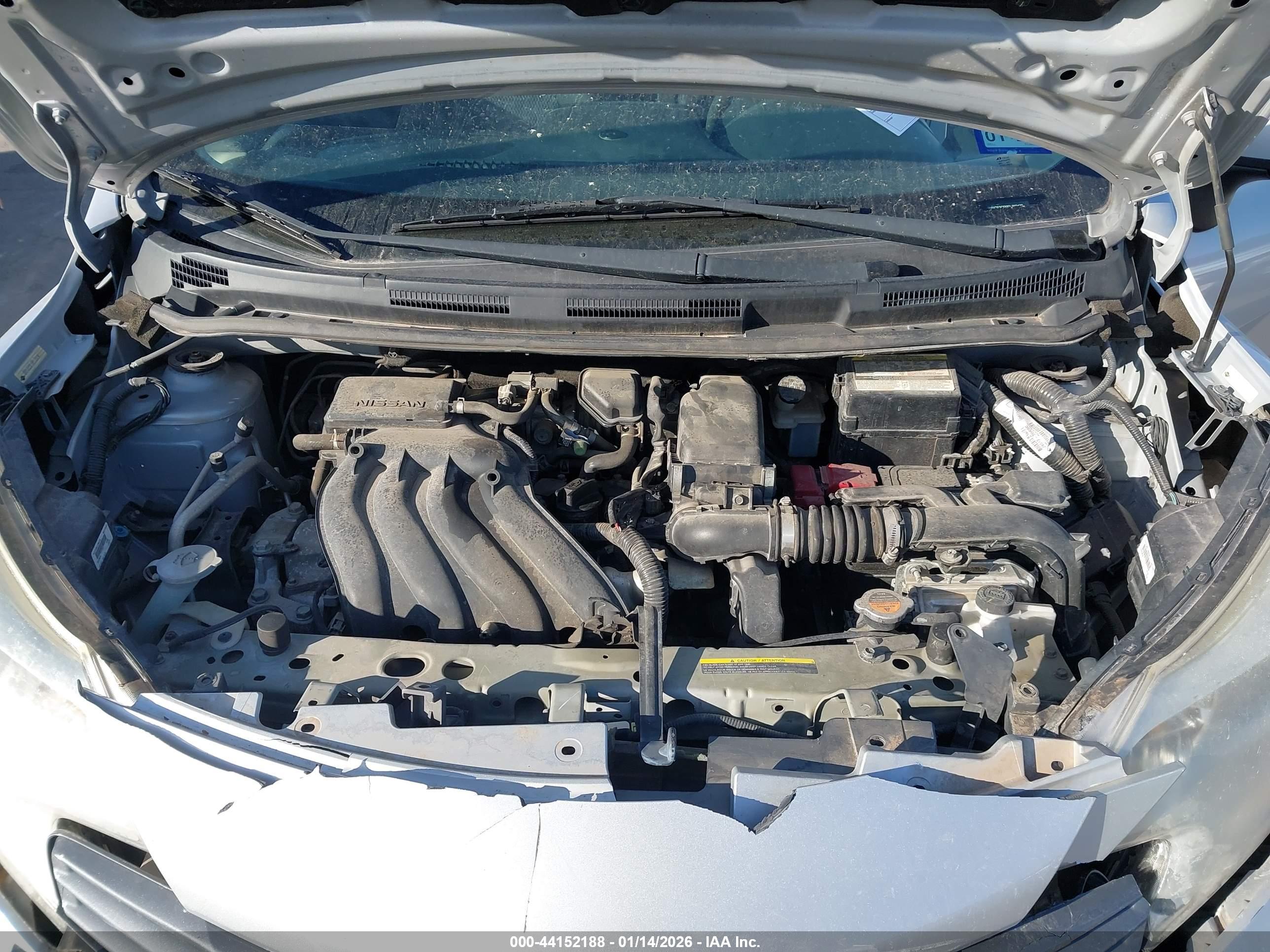 NISSAN VERSA image 10