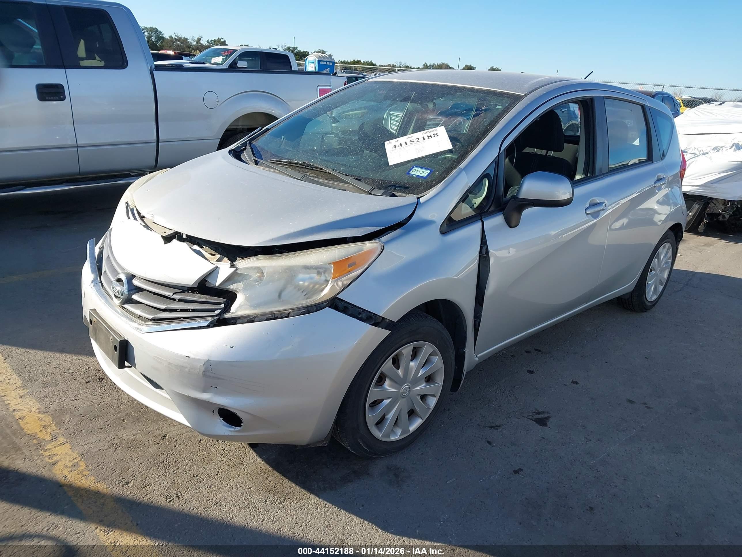 NISSAN VERSA image 2