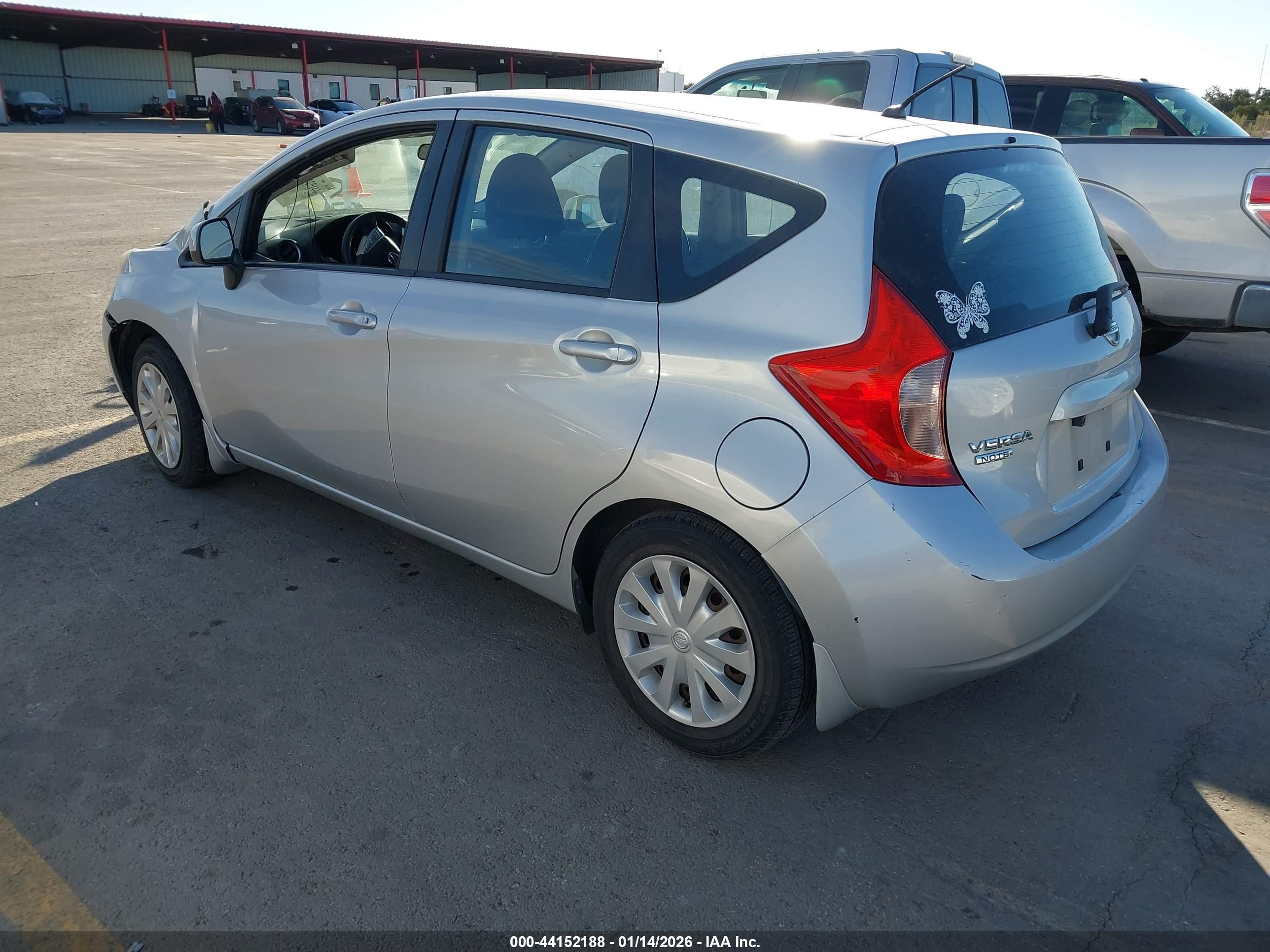 NISSAN VERSA image 3