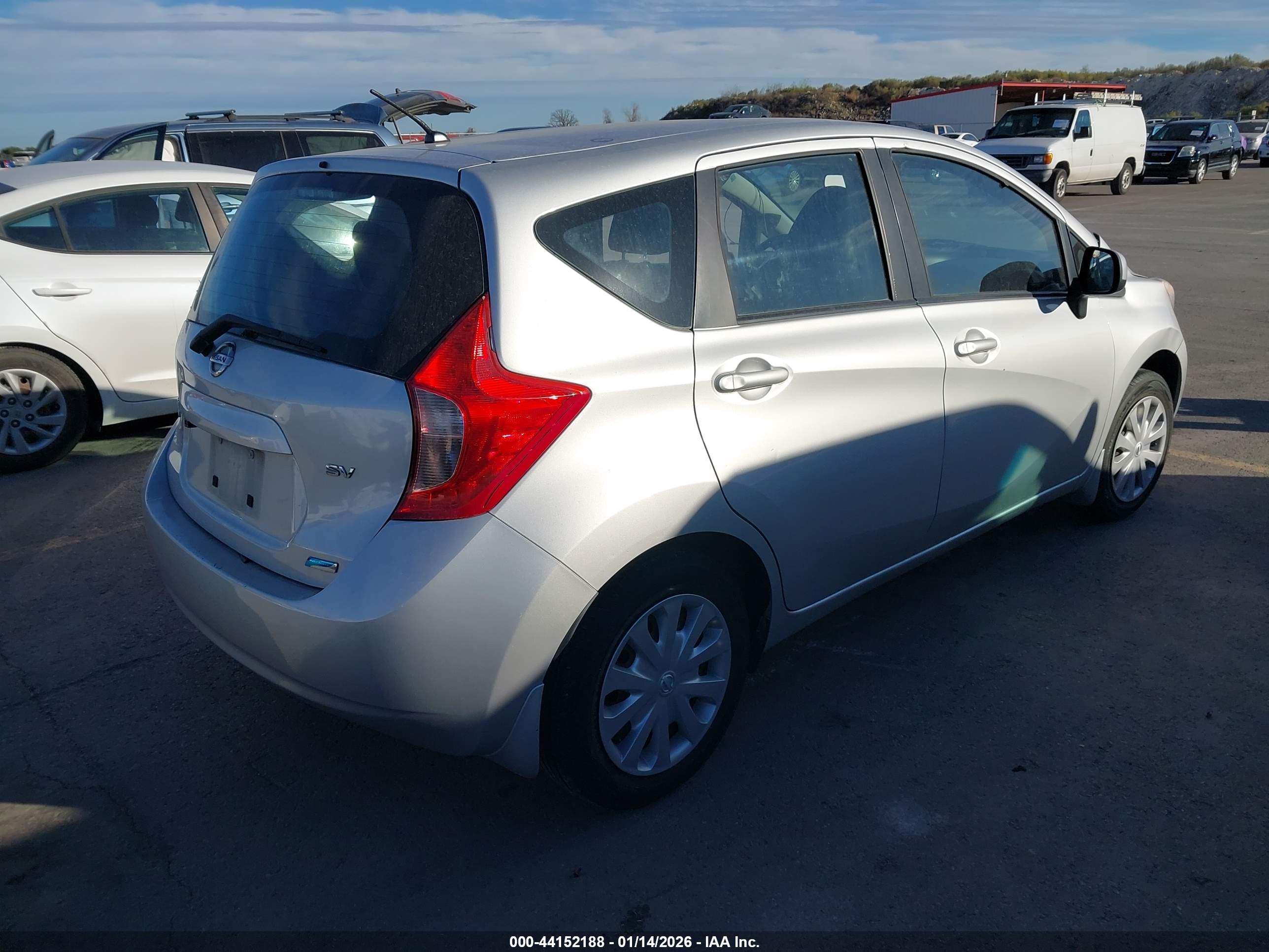 NISSAN VERSA image 4