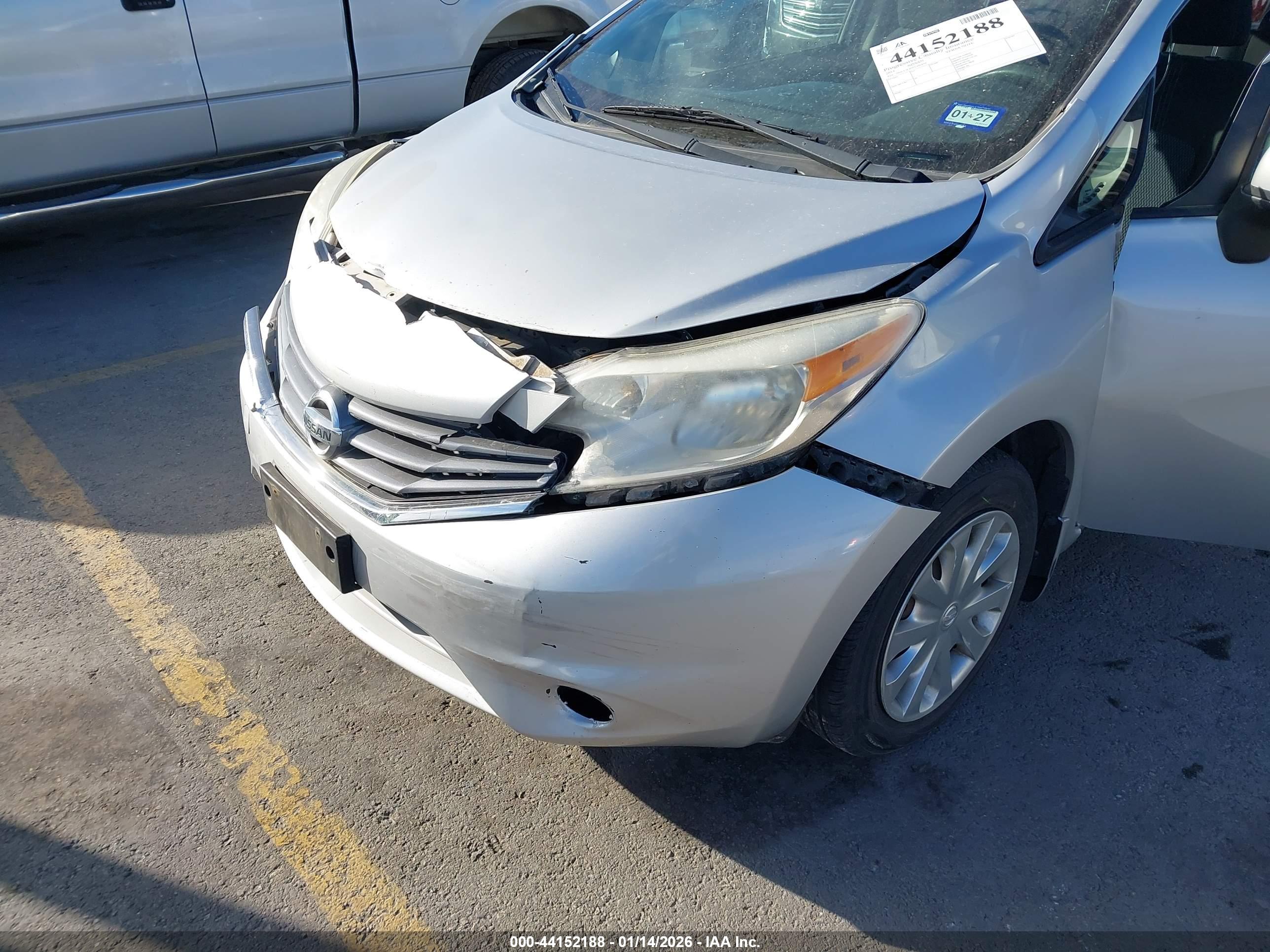NISSAN VERSA image 6