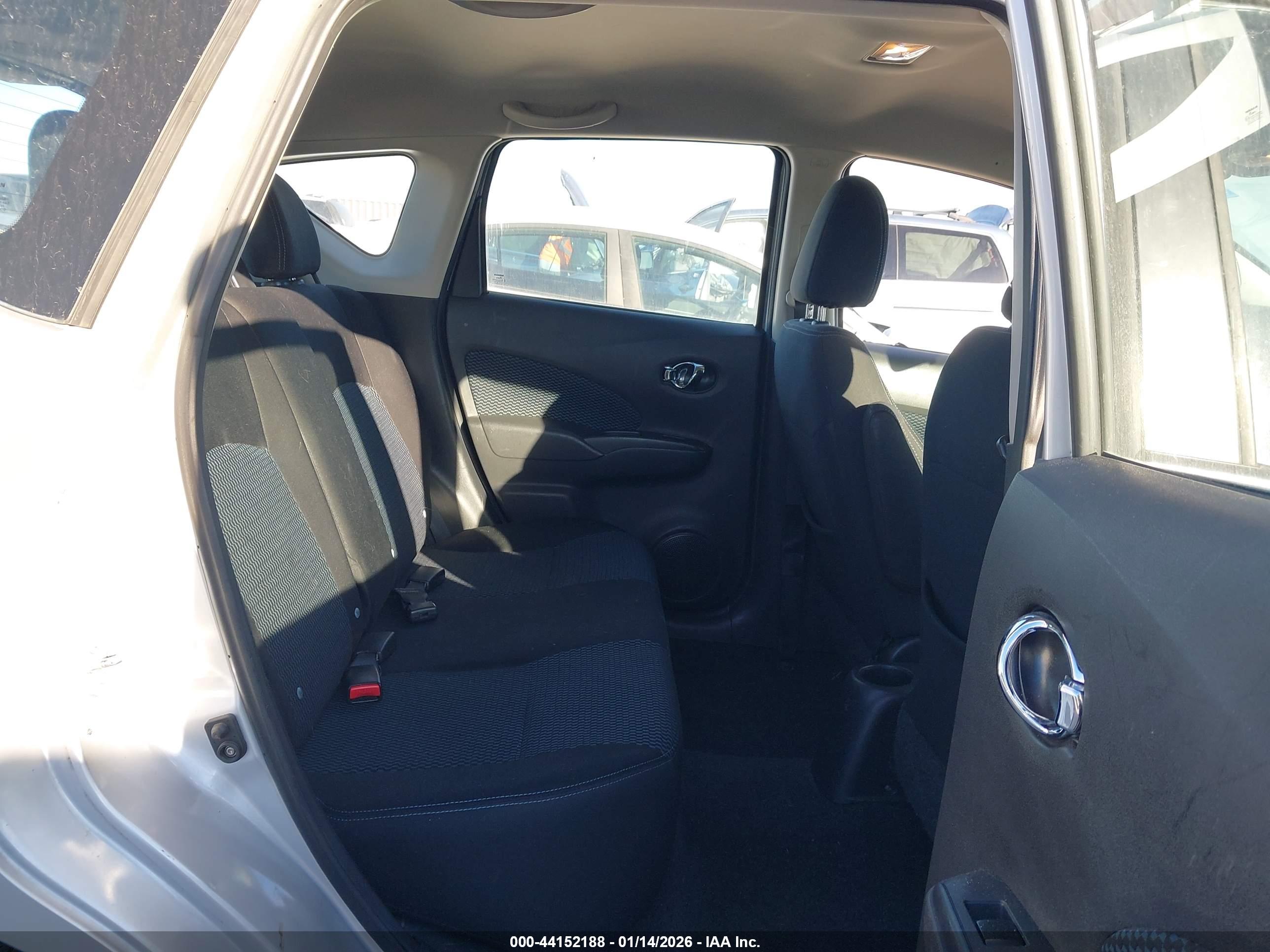 NISSAN VERSA image 8