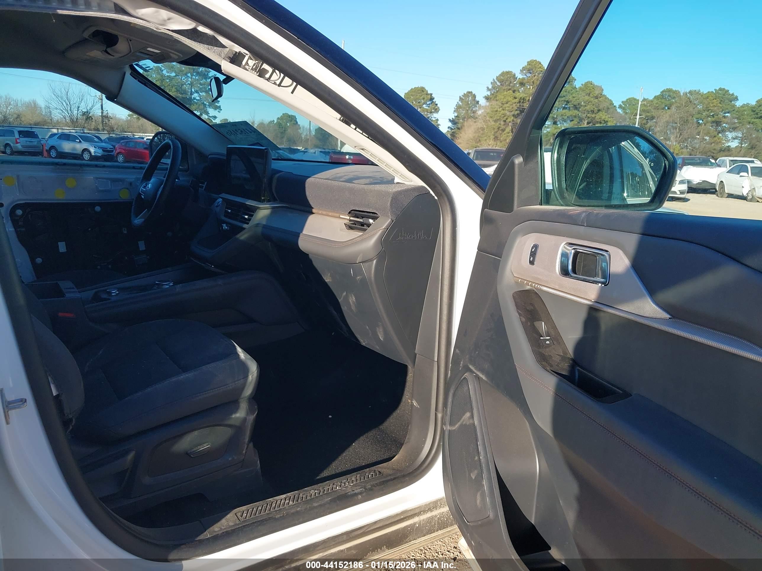 FORD EXPLORER image 5