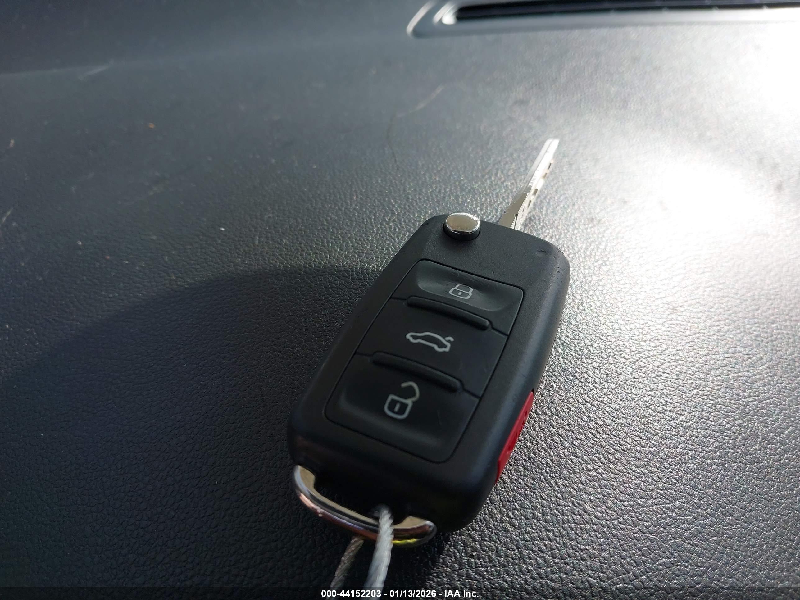 VOLKSWAGEN BEETLE image 11