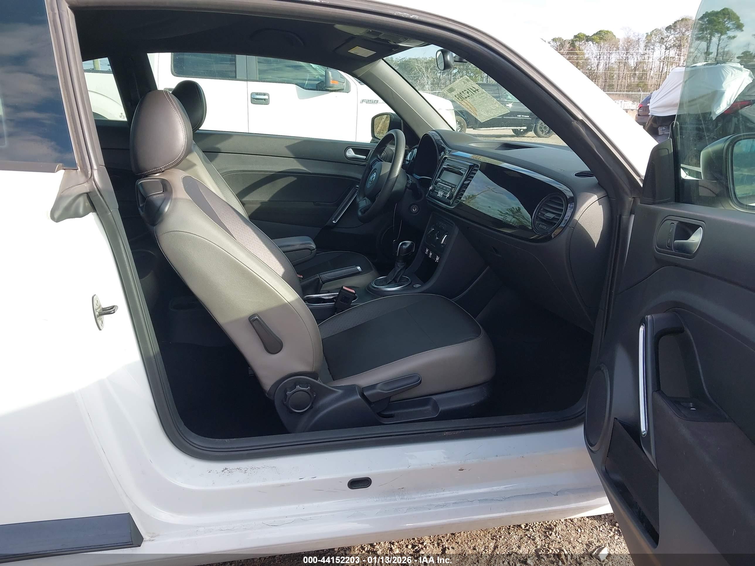 VOLKSWAGEN BEETLE image 5